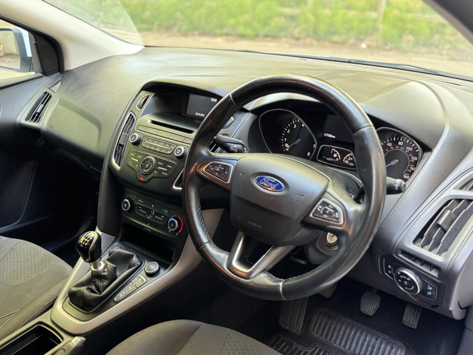 Ford Focus 1.0T EcoBoost Zetec Hatchback 5dr Petrol Manual Euro 6 (s/s) (125 ps)