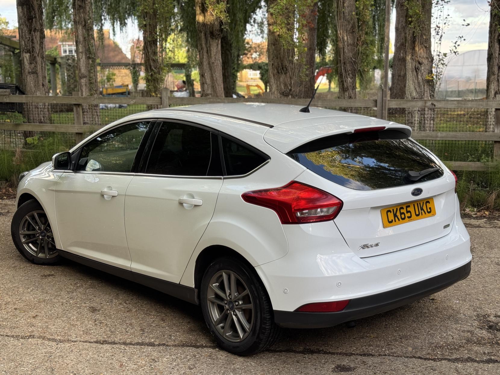 Ford Focus 1.0T EcoBoost Zetec Hatchback 5dr Petrol Manual Euro 6 (s/s) (125 ps)