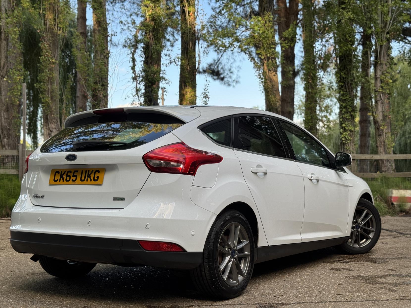 Ford Focus 1.0T EcoBoost Zetec Hatchback 5dr Petrol Manual Euro 6 (s/s) (125 ps)