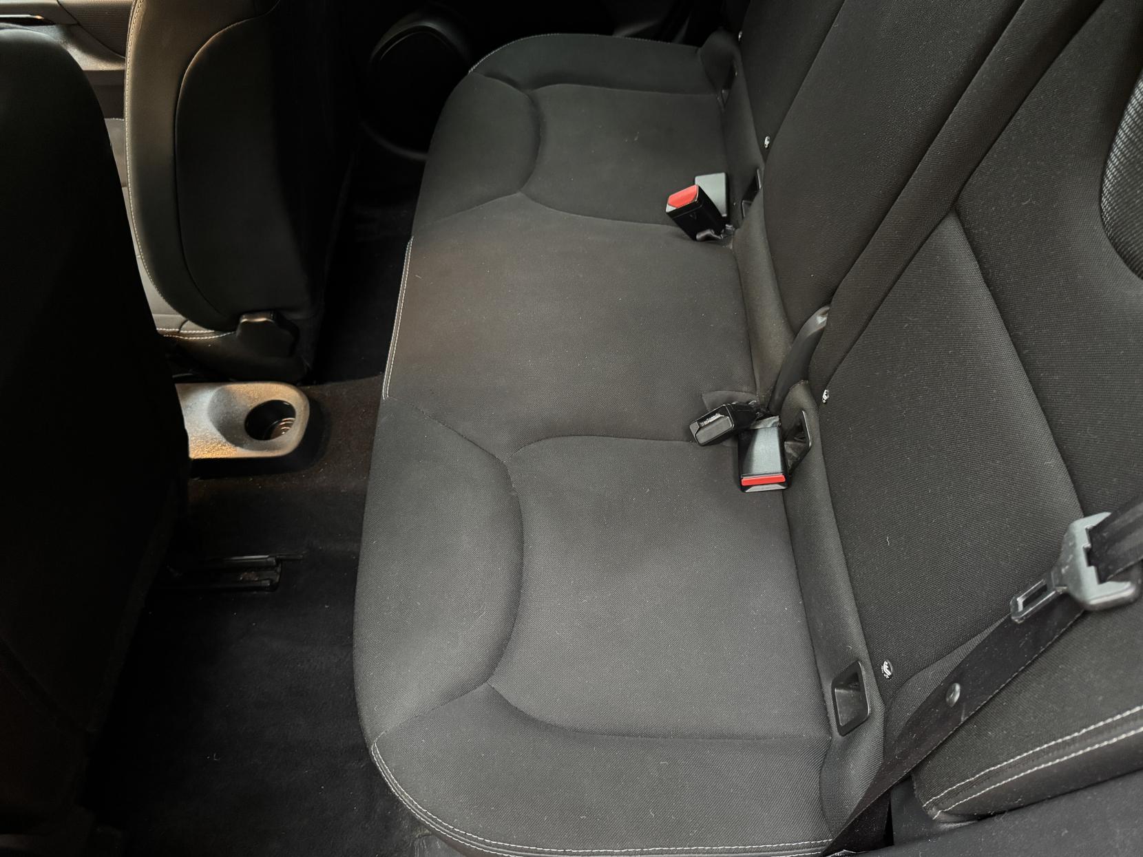 Renault Clio 0.9 TCe Dynamique Nav Hatchback 5dr Petrol Manual Euro 6 (s/s) (90 ps)