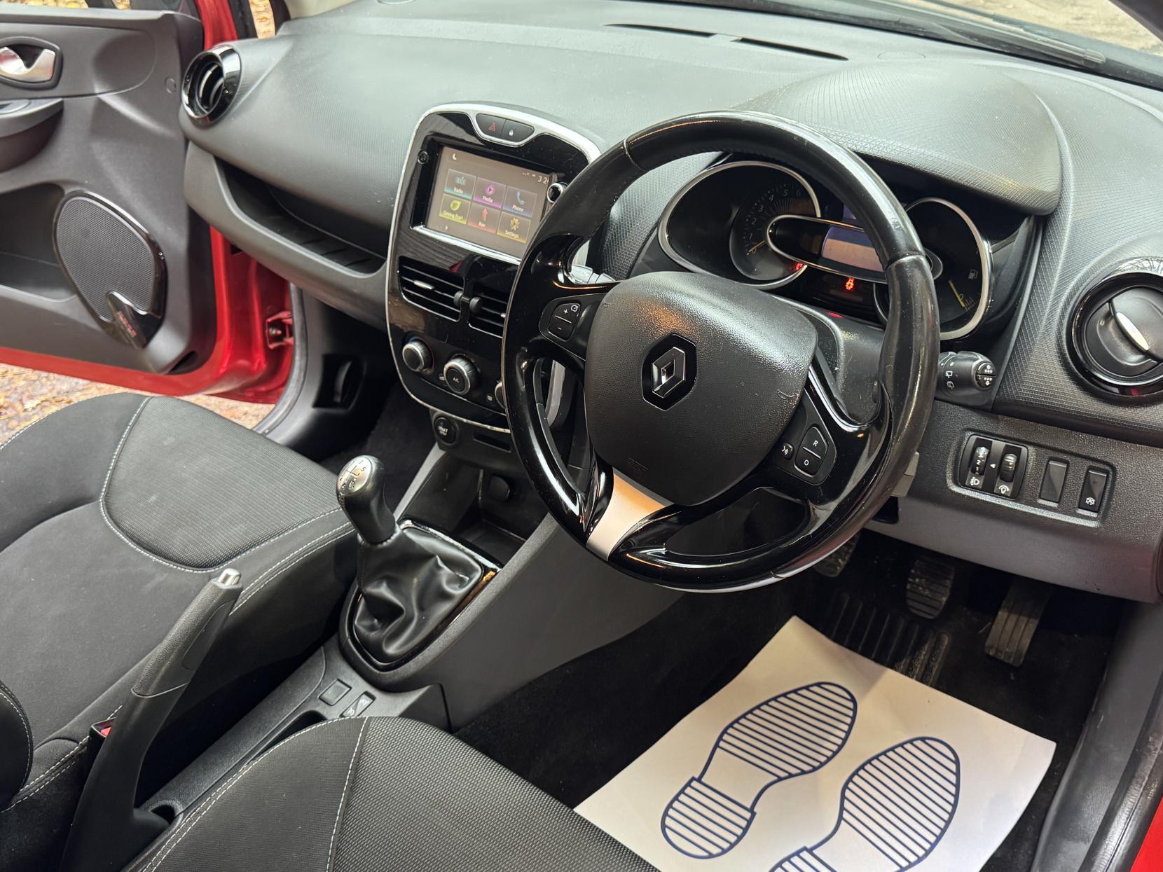 Renault Clio 0.9 TCe Dynamique Nav Hatchback 5dr Petrol Manual Euro 6 (s/s) (90 ps)