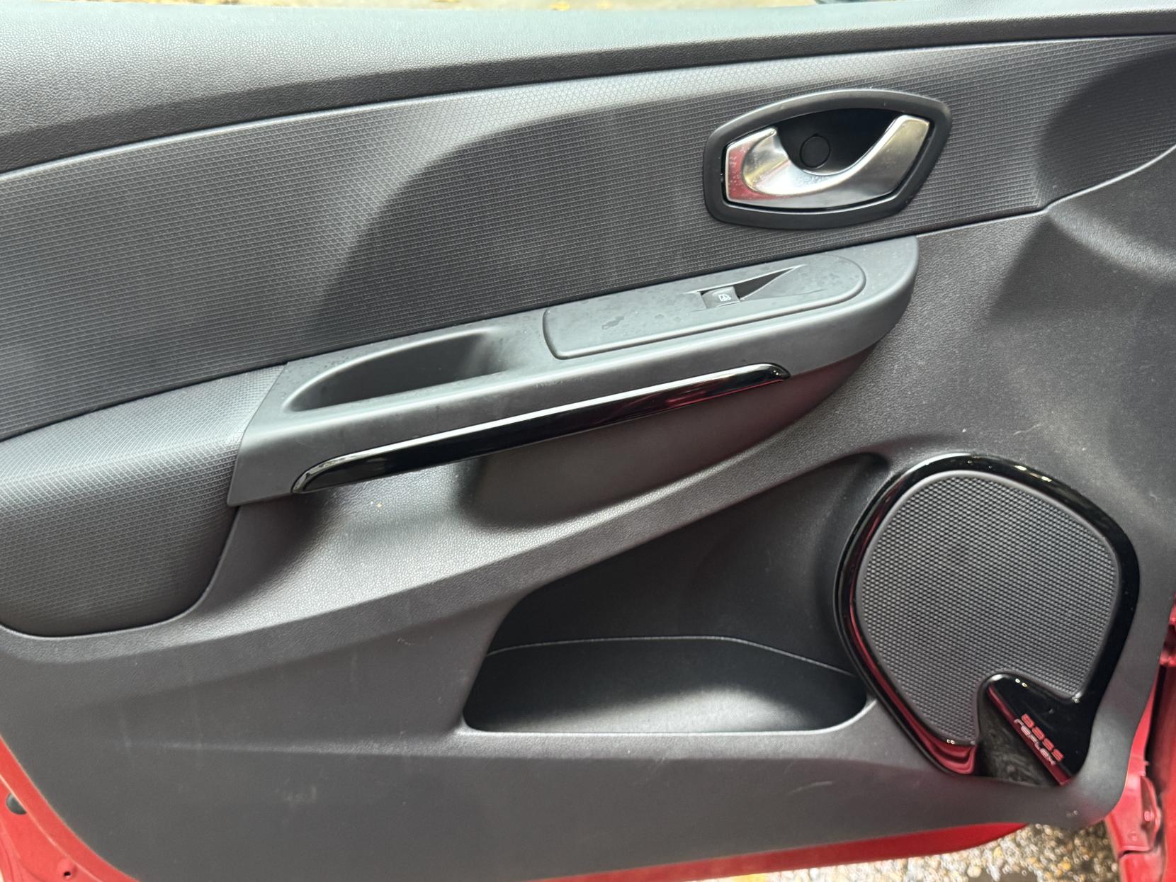 Renault Clio 0.9 TCe Dynamique Nav Hatchback 5dr Petrol Manual Euro 6 (s/s) (90 ps)