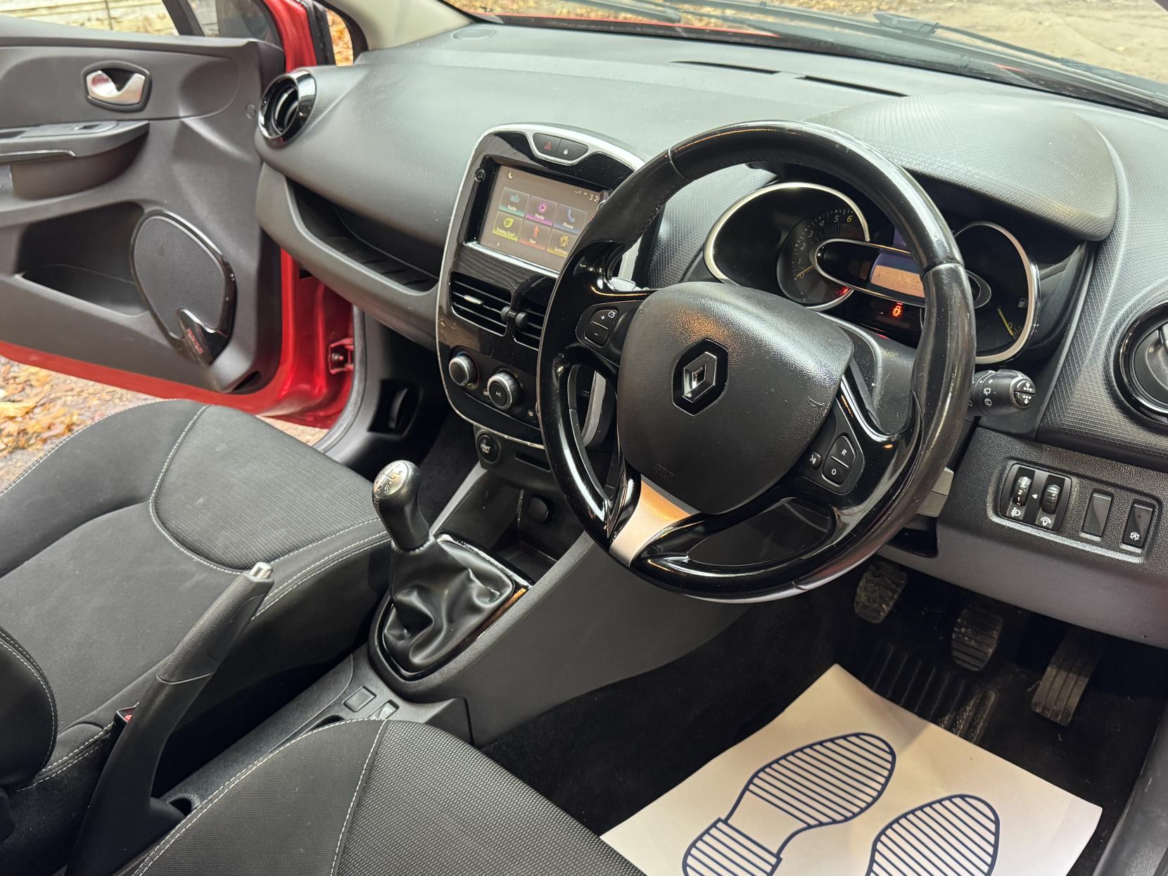 Renault Clio 0.9 TCe Dynamique Nav Hatchback 5dr Petrol Manual Euro 6 (s/s) (90 ps)