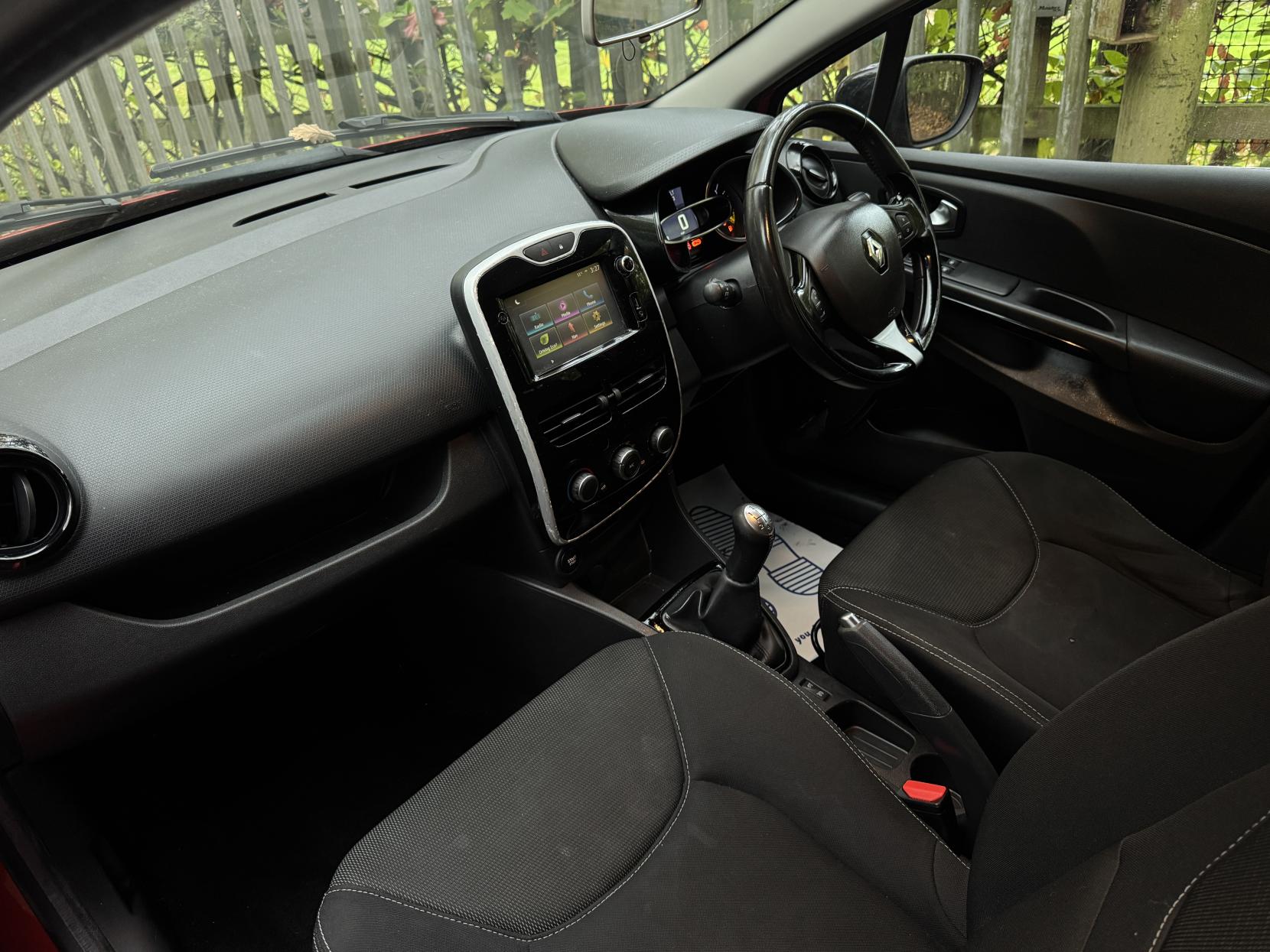 Renault Clio 0.9 TCe Dynamique Nav Hatchback 5dr Petrol Manual Euro 6 (s/s) (90 ps)