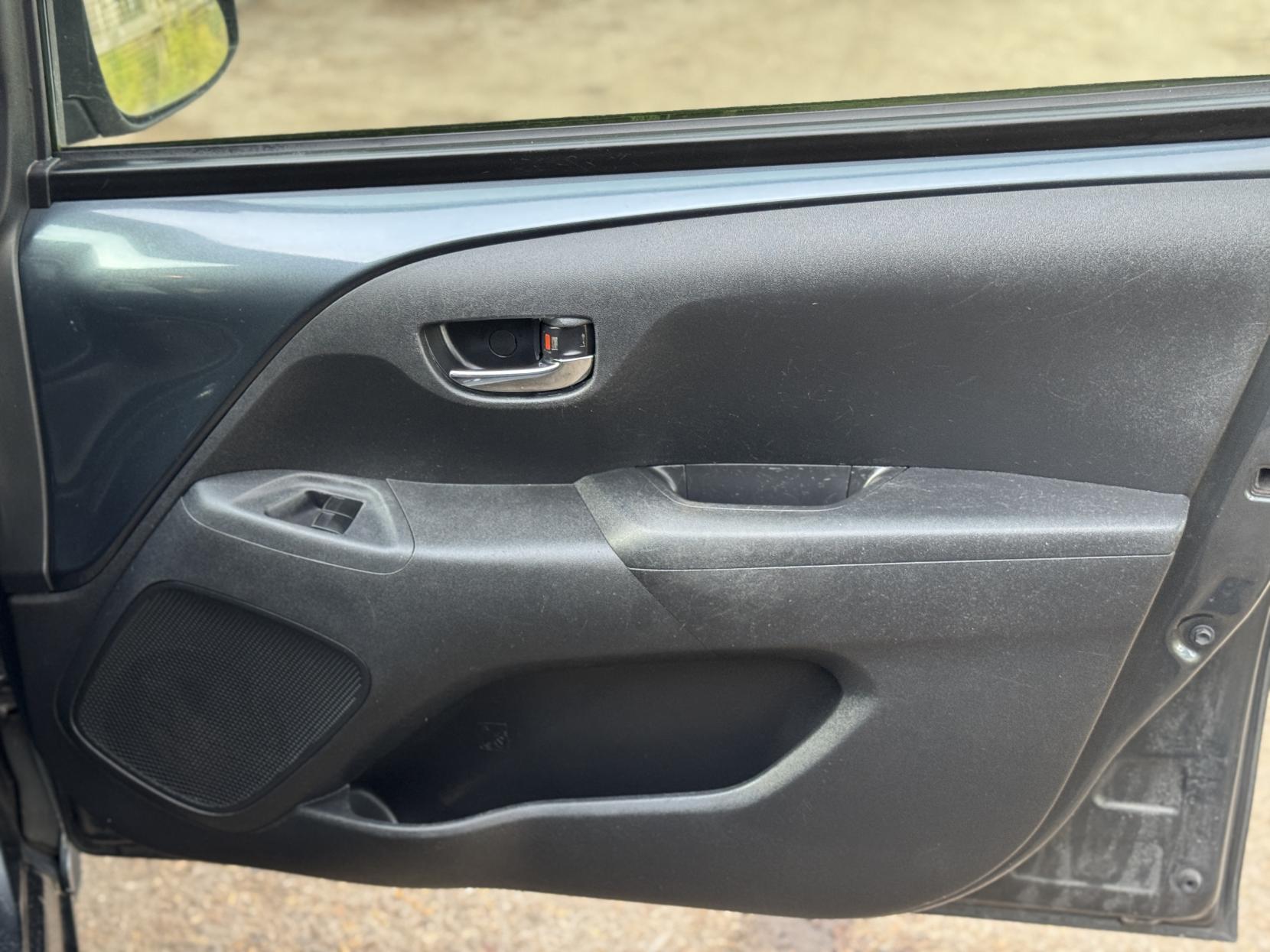 Toyota AYGO 1.0 VVT-i x-trend Hatchback 5dr Petrol Manual Euro 6 (71 ps)