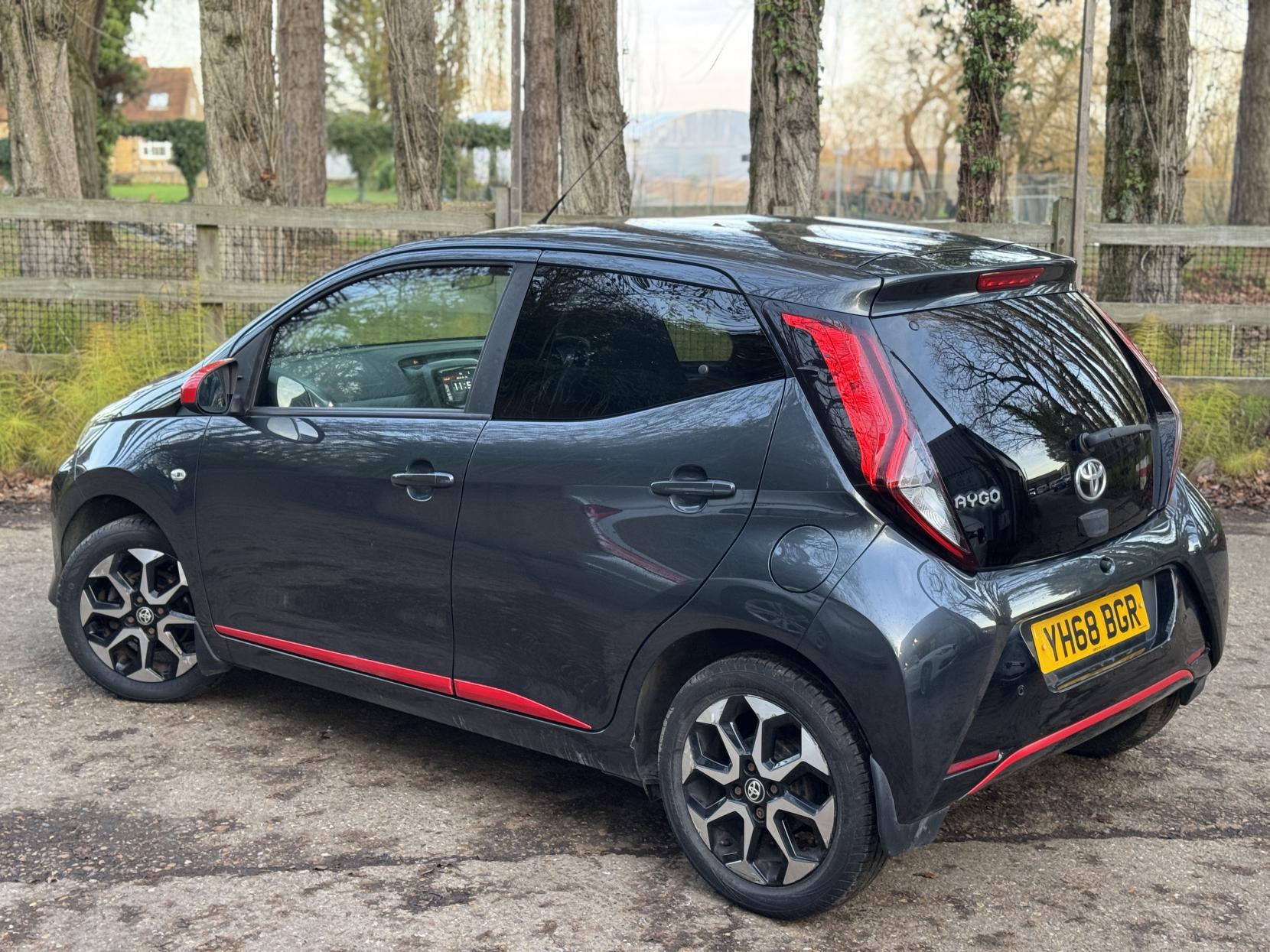 Toyota AYGO 1.0 VVT-i x-trend Hatchback 5dr Petrol Manual Euro 6 (71 ps)