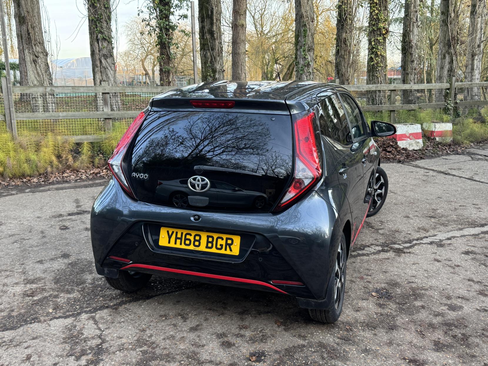 Toyota AYGO 1.0 VVT-i x-trend Hatchback 5dr Petrol Manual Euro 6 (71 ps)