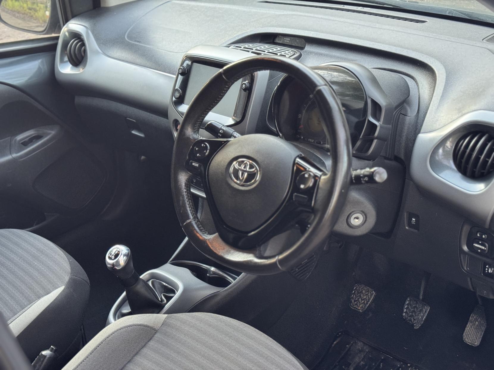 Toyota AYGO 1.0 VVT-i x-trend Hatchback 5dr Petrol Manual Euro 6 (71 ps)