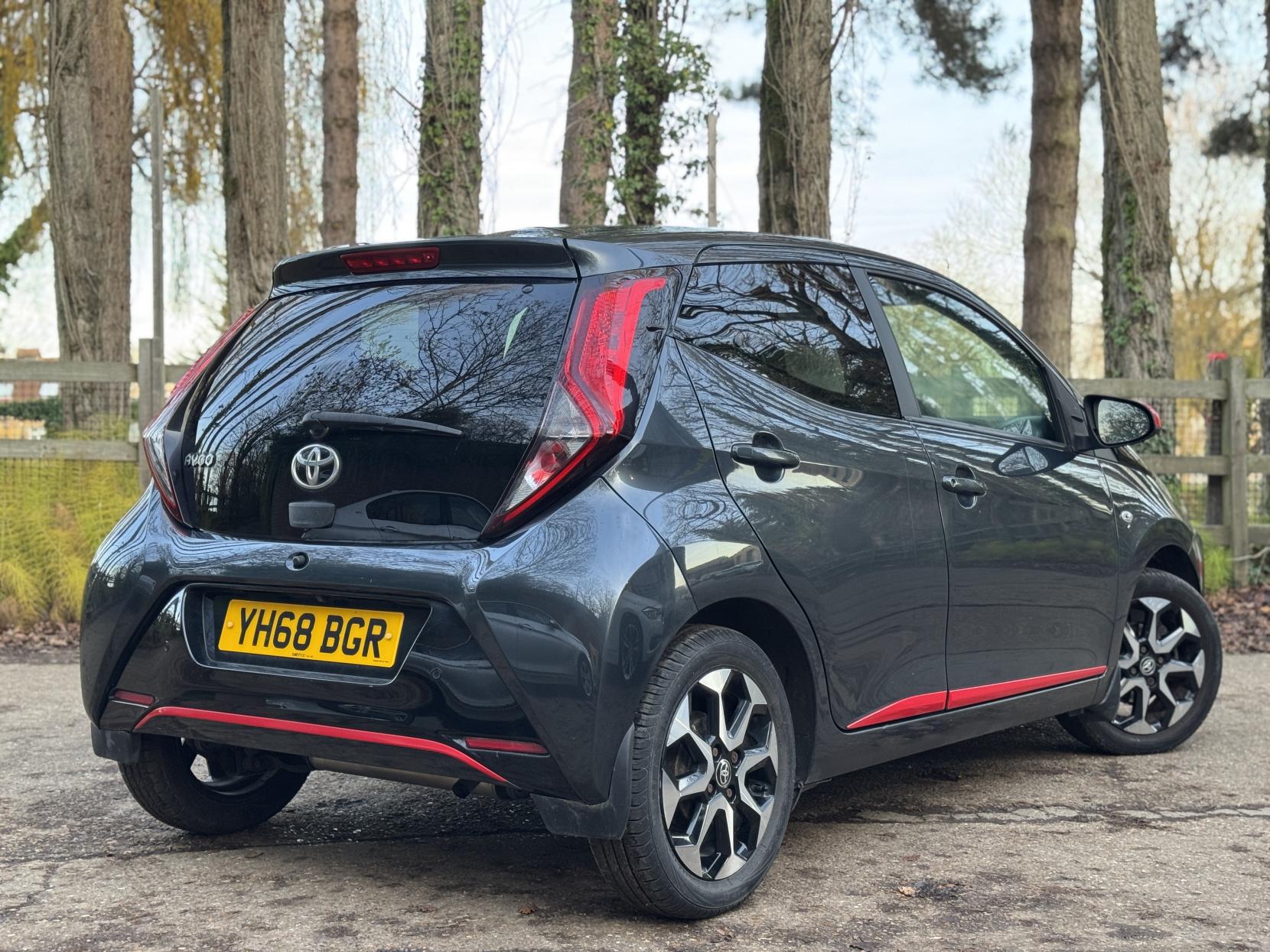 Toyota AYGO 1.0 VVT-i x-trend Hatchback 5dr Petrol Manual Euro 6 (71 ps)