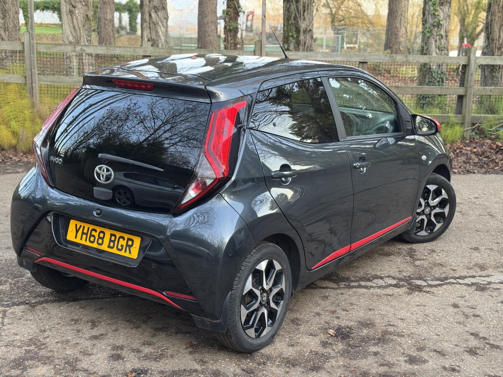 Toyota AYGO 1.0 VVT-i x-trend Hatchback 5dr Petrol Manual Euro 6 (71 ps)