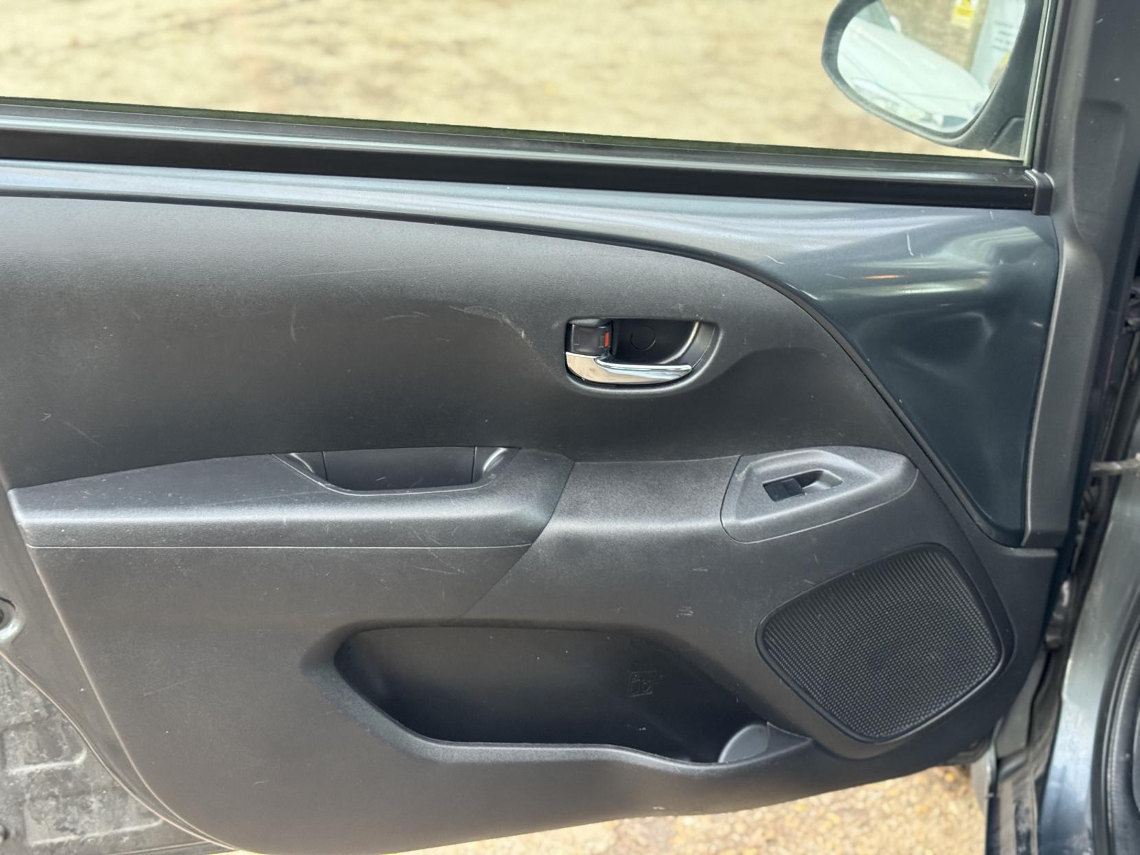 Toyota AYGO 1.0 VVT-i x-trend Hatchback 5dr Petrol Manual Euro 6 (71 ps)