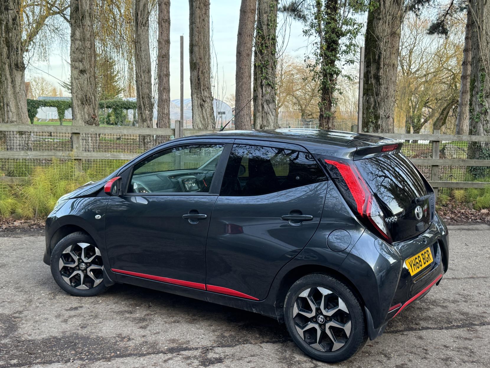 Toyota AYGO 1.0 VVT-i x-trend Hatchback 5dr Petrol Manual Euro 6 (71 ps)