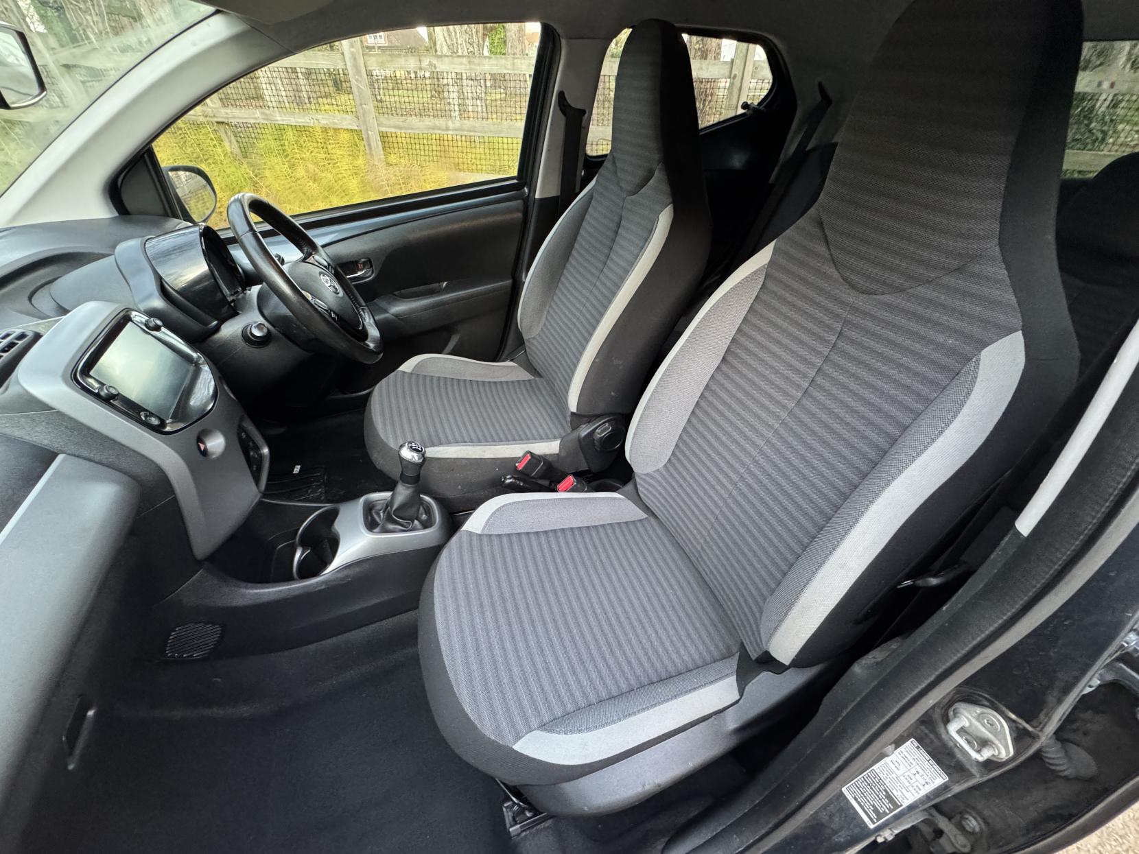 Toyota AYGO 1.0 VVT-i x-trend Hatchback 5dr Petrol Manual Euro 6 (71 ps)