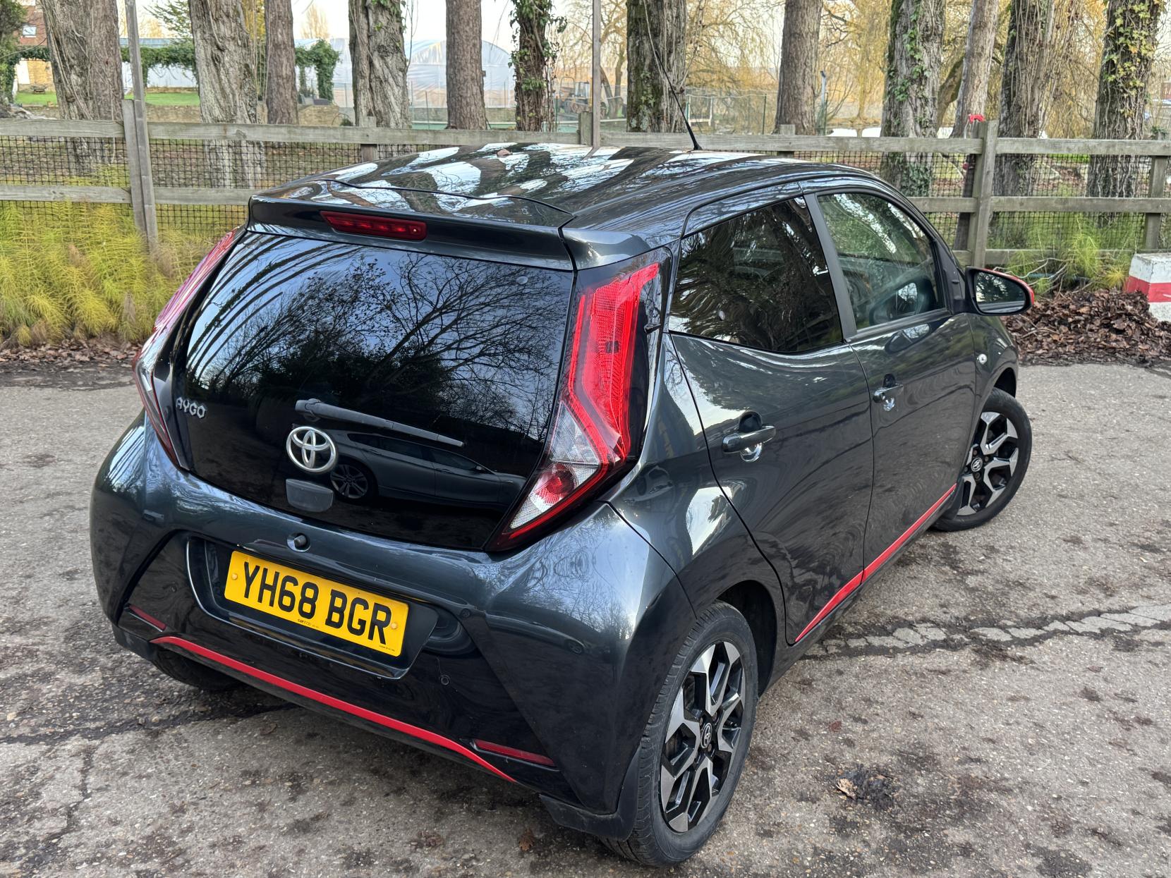 Toyota AYGO 1.0 VVT-i x-trend Hatchback 5dr Petrol Manual Euro 6 (71 ps)