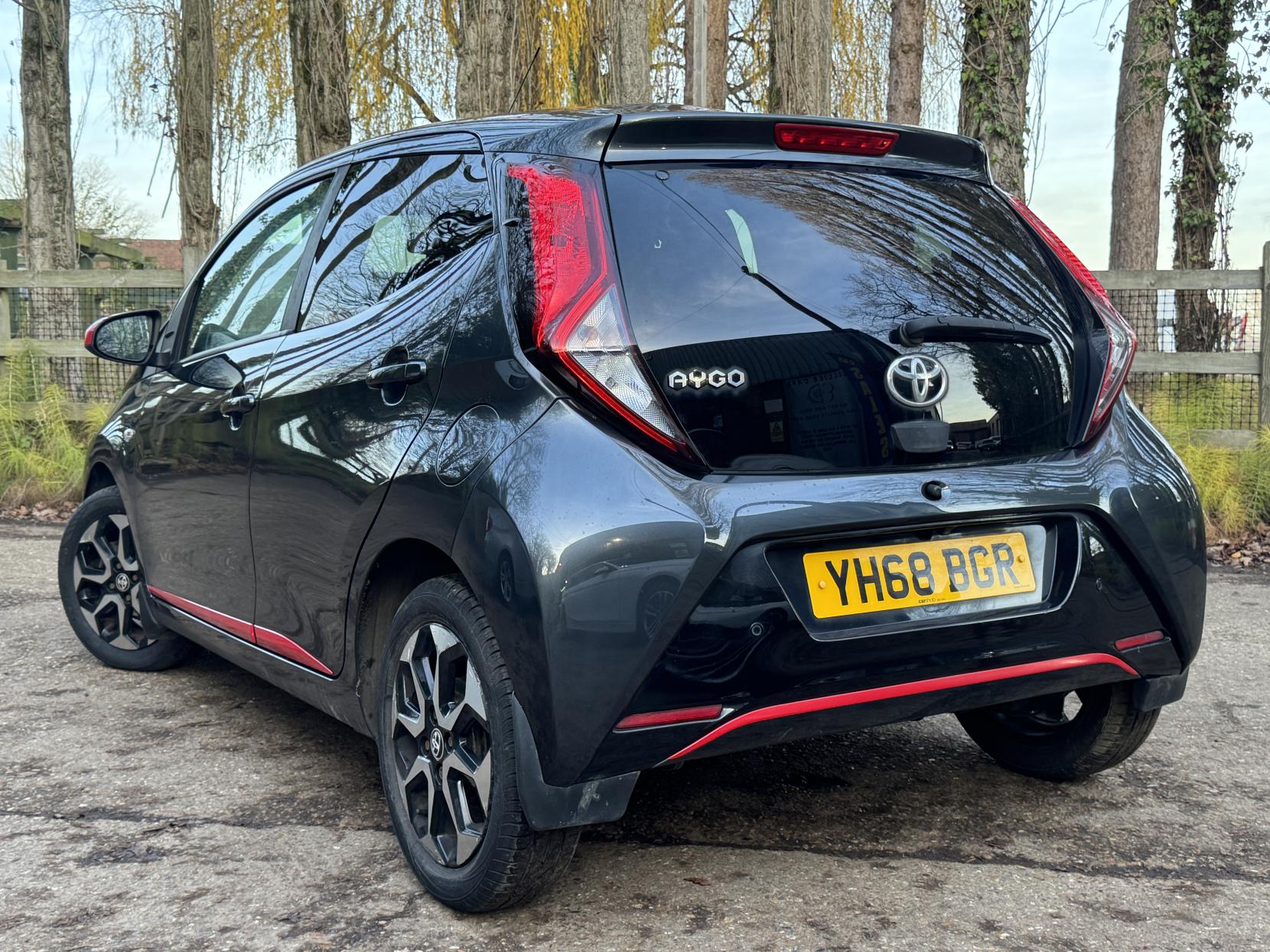 Toyota AYGO 1.0 VVT-i x-trend Hatchback 5dr Petrol Manual Euro 6 (71 ps)