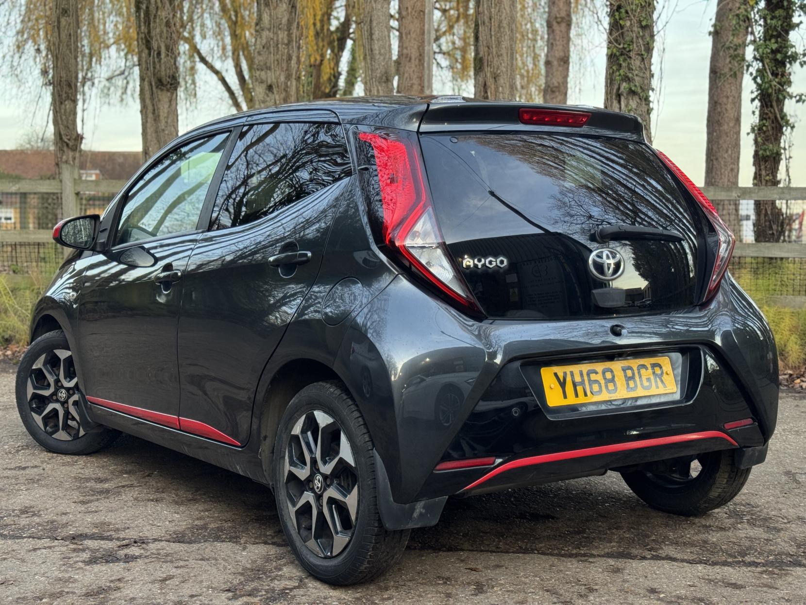 Toyota AYGO 1.0 VVT-i x-trend Hatchback 5dr Petrol Manual Euro 6 (71 ps)