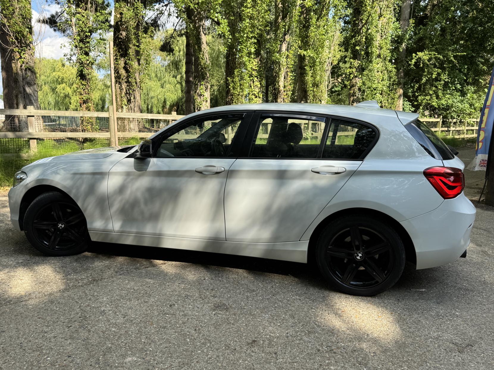 BMW 1 Series 1.5 118i Sport Hatchback 5dr Petrol Manual Euro 6 (s/s) (136 ps)