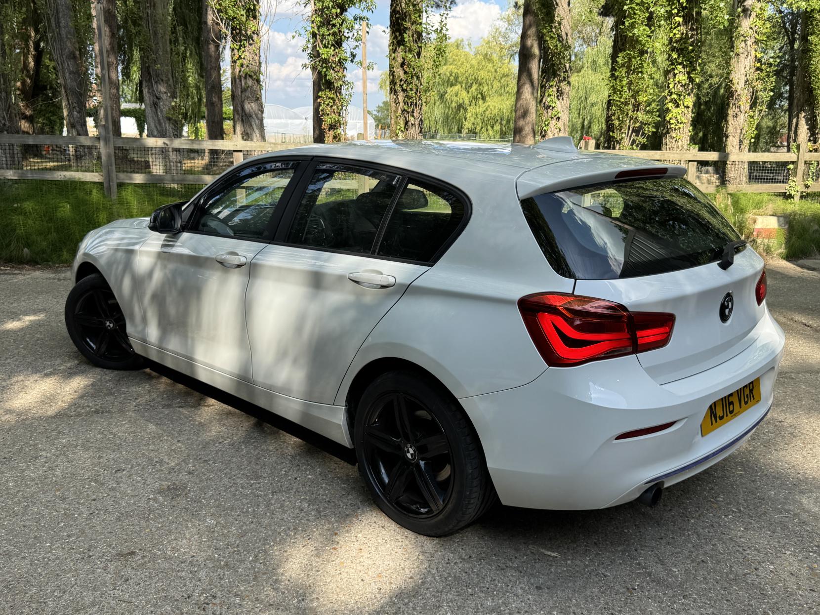 BMW 1 Series 1.5 118i Sport Hatchback 5dr Petrol Manual Euro 6 (s/s) (136 ps)
