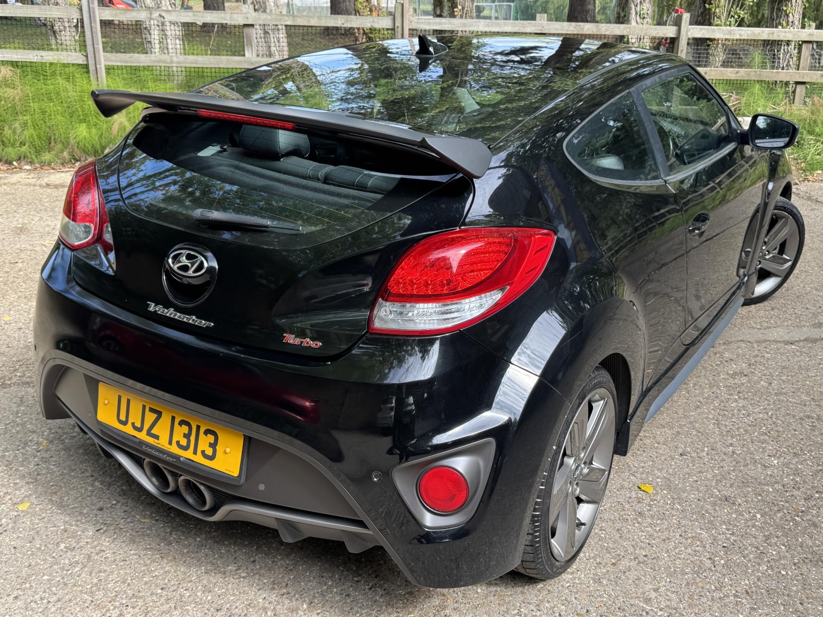 Hyundai Veloster 1.6 T-GDi Turbo SE Hatchback 4dr Petrol Manual Euro 5 (186 ps)