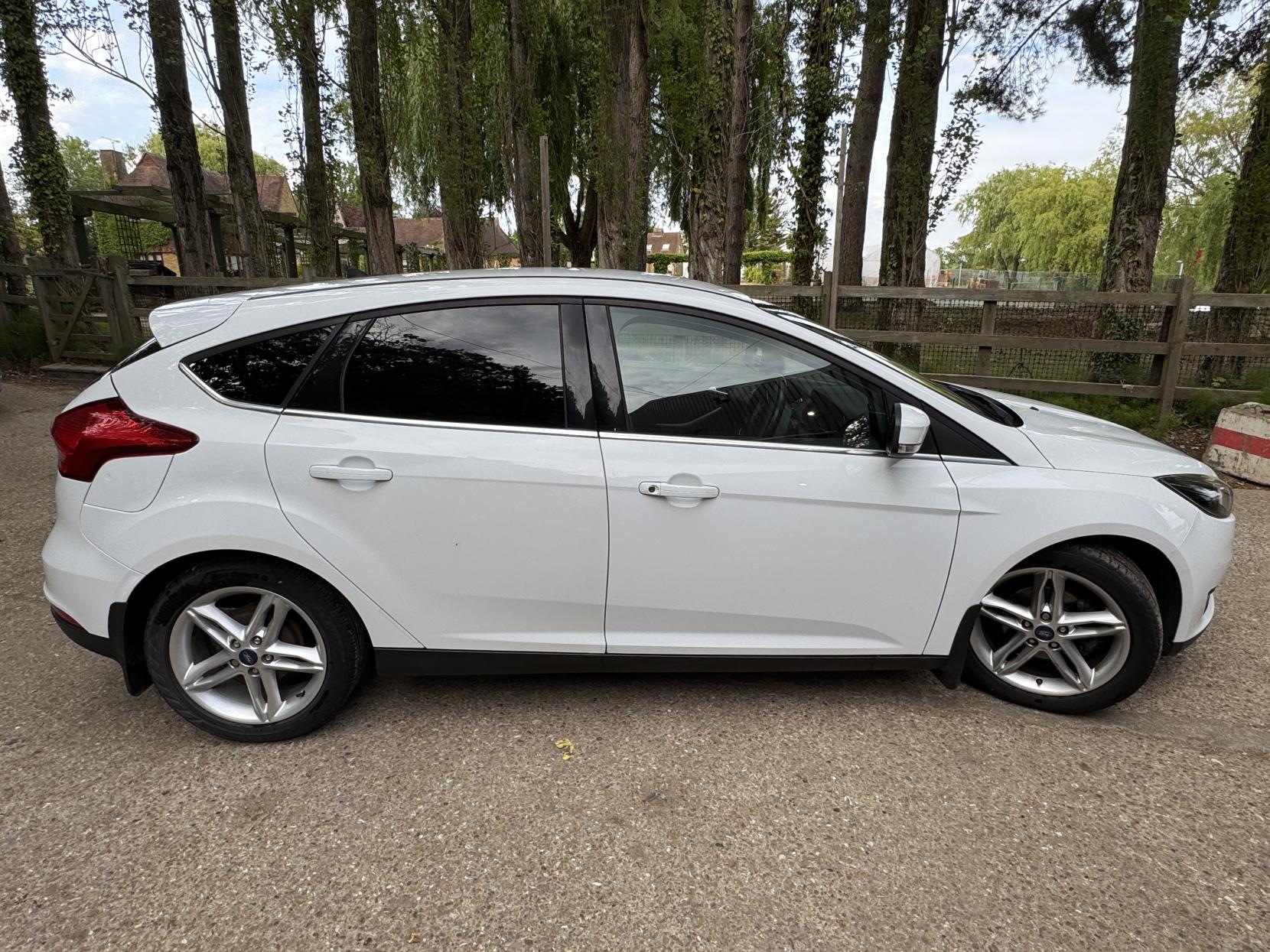 Ford Focus 1.0T EcoBoost Zetec Hatchback 5dr Petrol Manual Euro 6 (s/s) (125 ps)