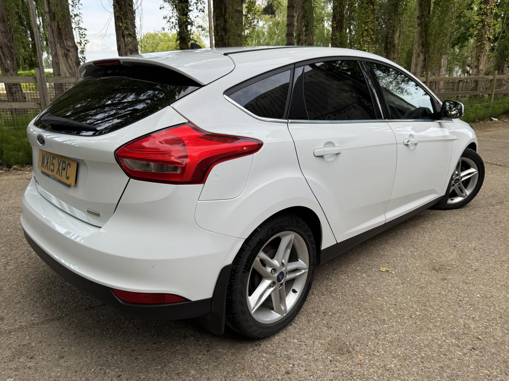 Ford Focus 1.0T EcoBoost Zetec Hatchback 5dr Petrol Manual Euro 6 (s/s) (125 ps)