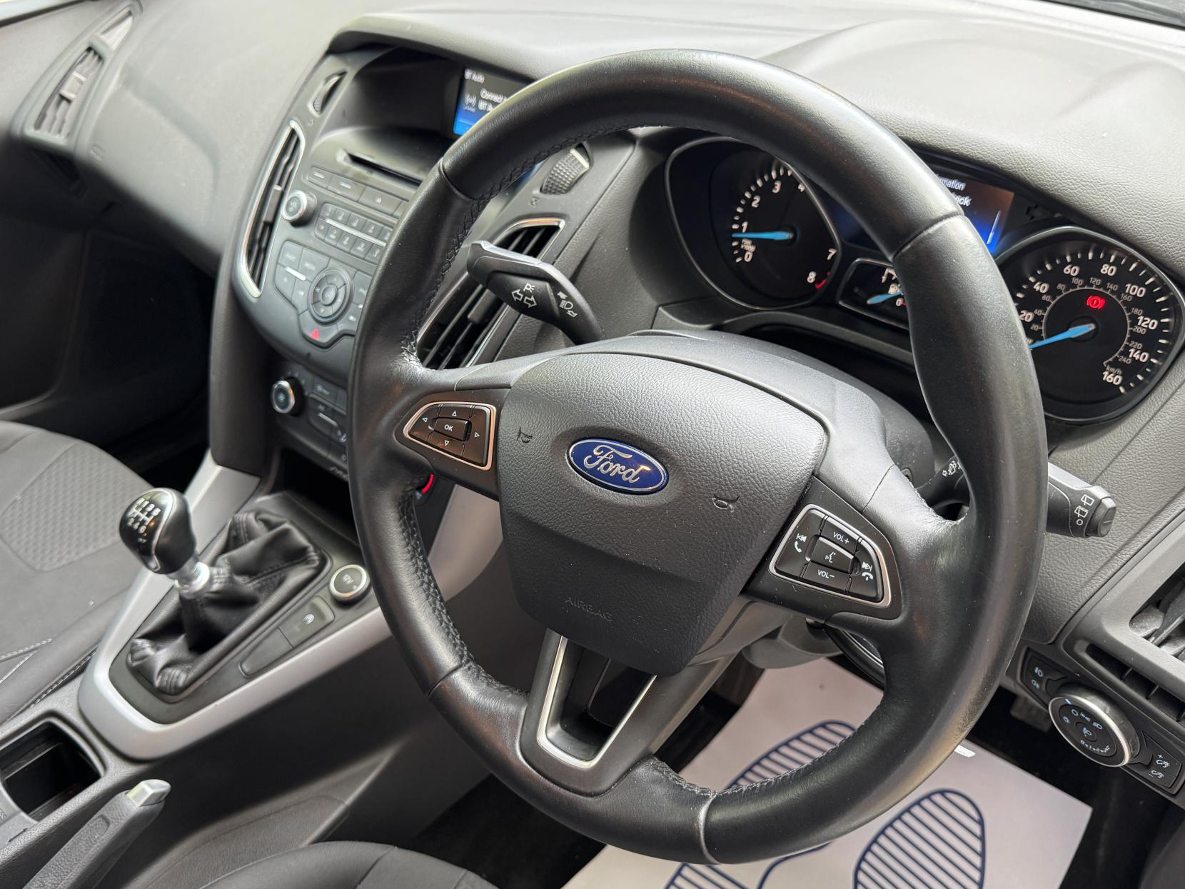 Ford Focus 1.0T EcoBoost Zetec Hatchback 5dr Petrol Manual Euro 6 (s/s) (125 ps)