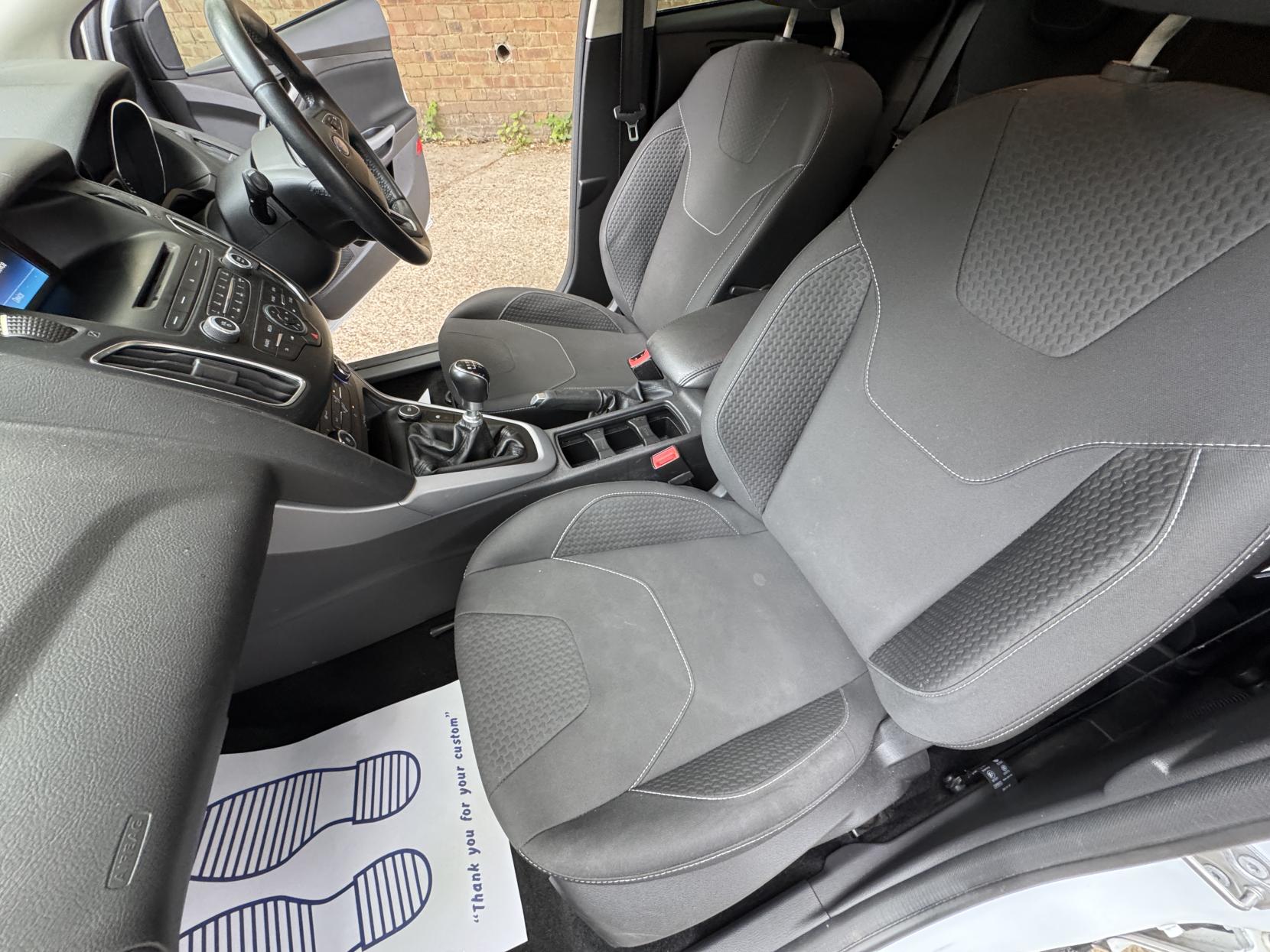 Ford Focus 1.0T EcoBoost Zetec Hatchback 5dr Petrol Manual Euro 6 (s/s) (125 ps)