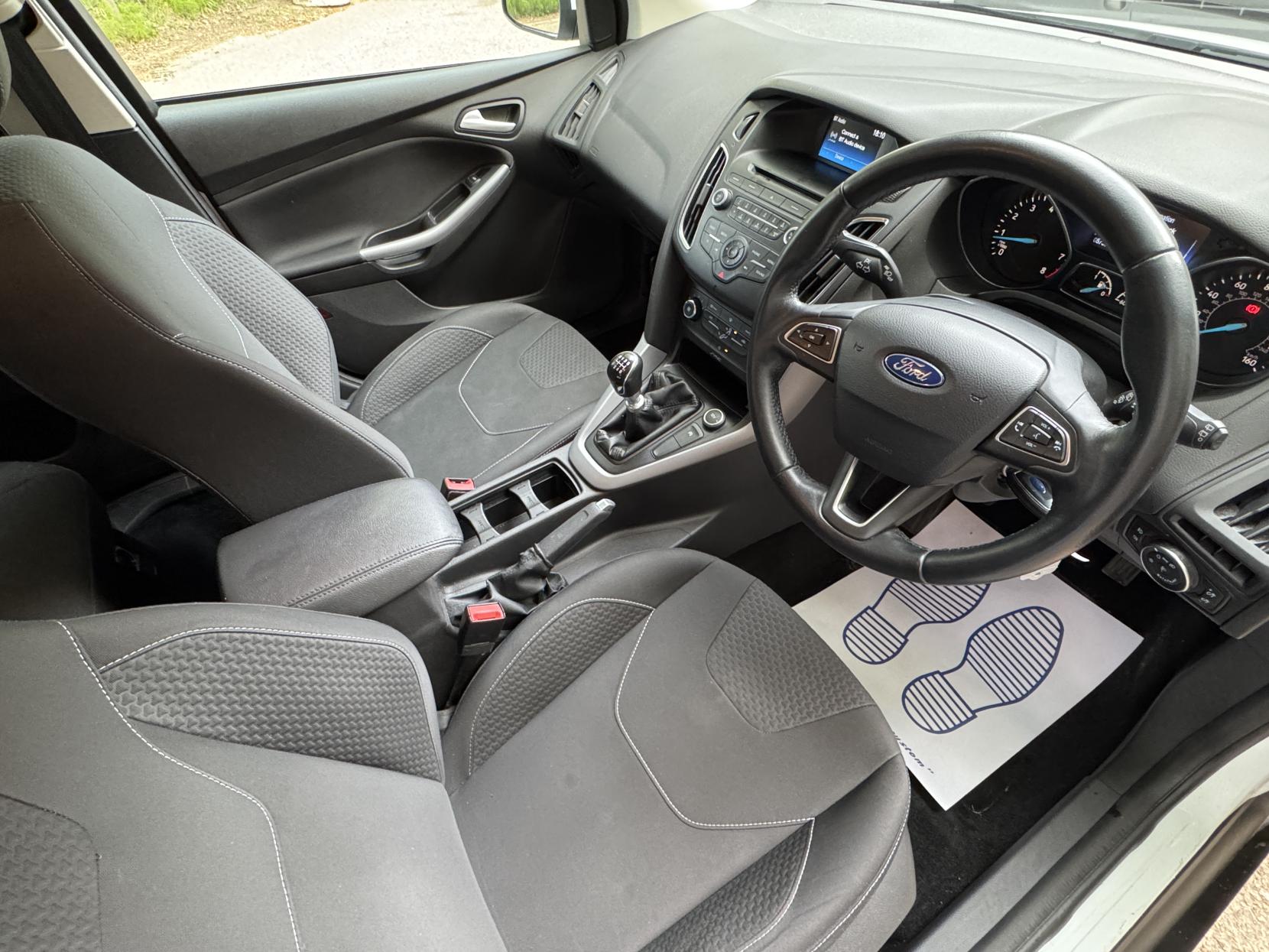 Ford Focus 1.0T EcoBoost Zetec Hatchback 5dr Petrol Manual Euro 6 (s/s) (125 ps)