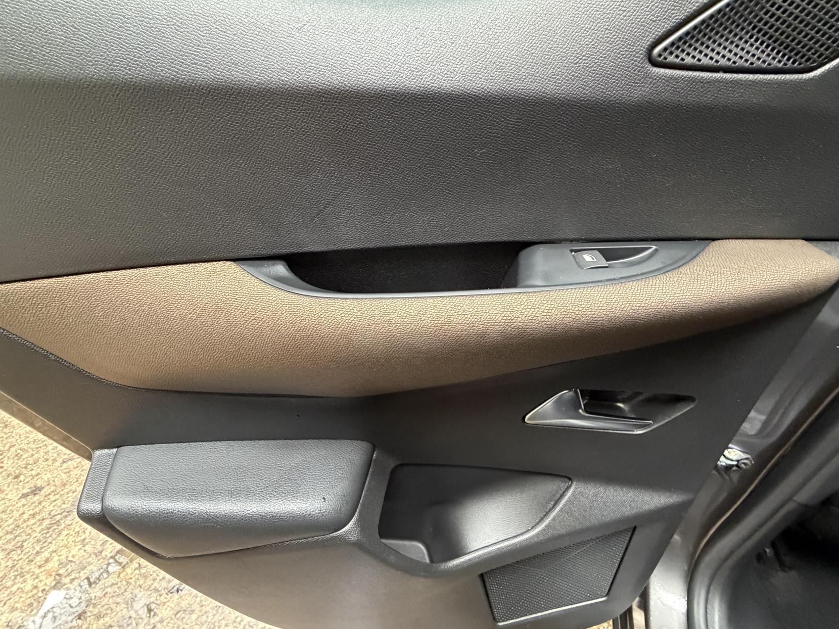 DS AUTOMOBILES DS 3 CROSSBACK 1.2 PureTech Prestige Crossback 5dr Petrol EAT8 Euro 6 (s/s) (130 ps)