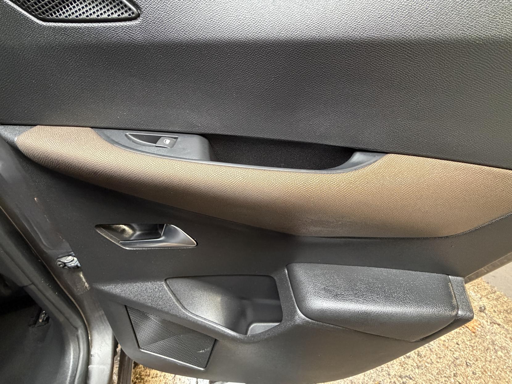 DS AUTOMOBILES DS 3 CROSSBACK 1.2 PureTech Prestige Crossback 5dr Petrol EAT8 Euro 6 (s/s) (130 ps)