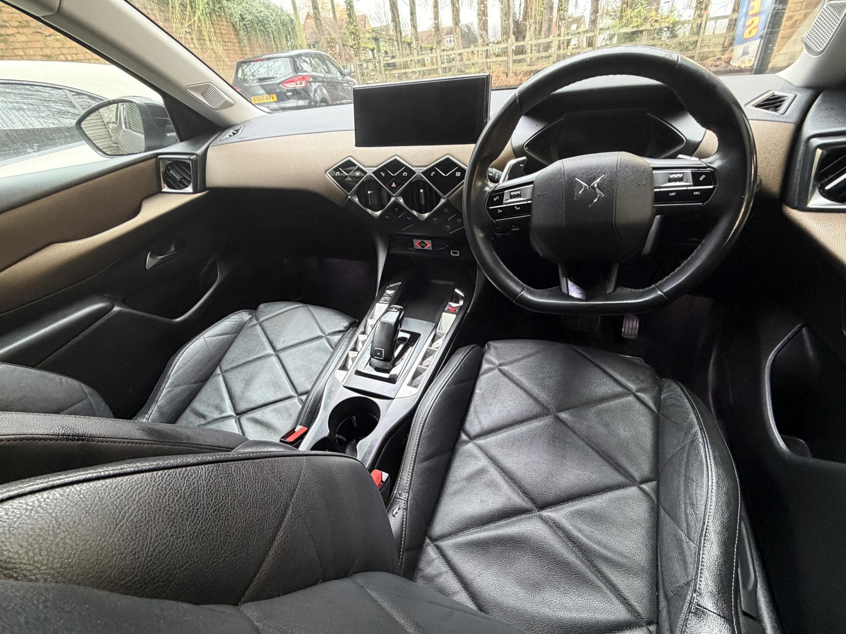 DS AUTOMOBILES DS 3 CROSSBACK 1.2 PureTech Prestige Crossback 5dr Petrol EAT8 Euro 6 (s/s) (130 ps)