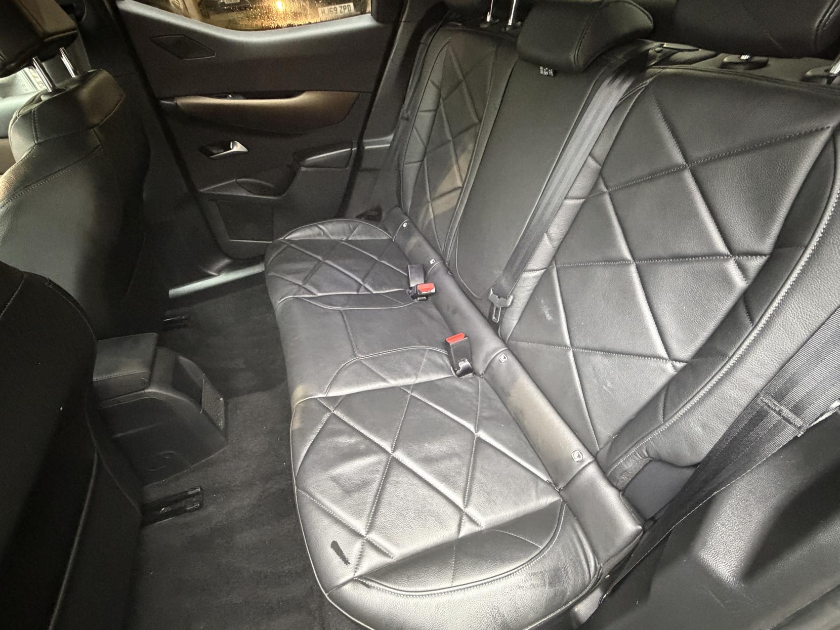 DS AUTOMOBILES DS 3 CROSSBACK 1.2 PureTech Prestige Crossback 5dr Petrol EAT8 Euro 6 (s/s) (130 ps)