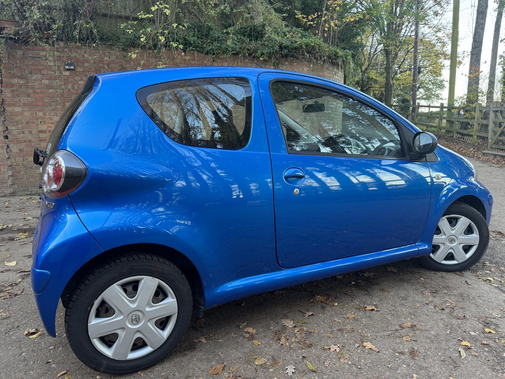 Toyota AYGO 1.0 VVT-i Blue Hatchback 3dr Petrol Manual Euro 5 (67 ps)