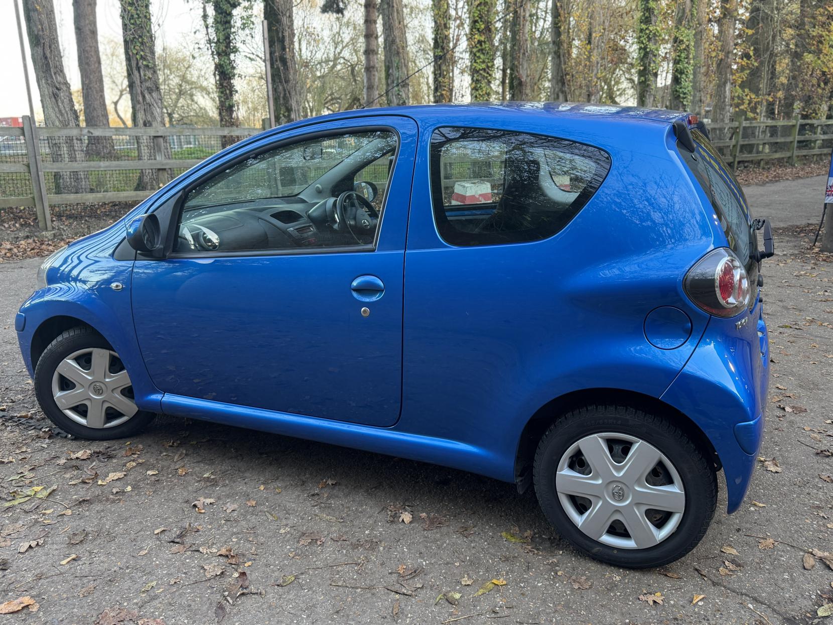 Toyota AYGO 1.0 VVT-i Blue Hatchback 3dr Petrol Manual Euro 5 (67 ps)