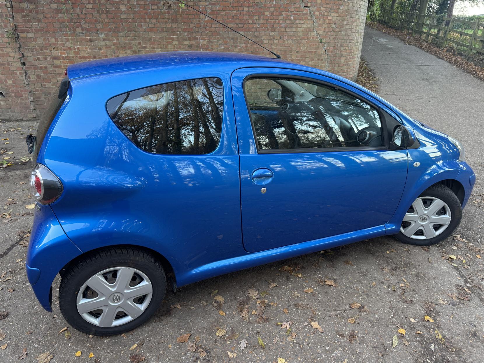 Toyota AYGO 1.0 VVT-i Blue Hatchback 3dr Petrol Manual Euro 5 (67 ps)