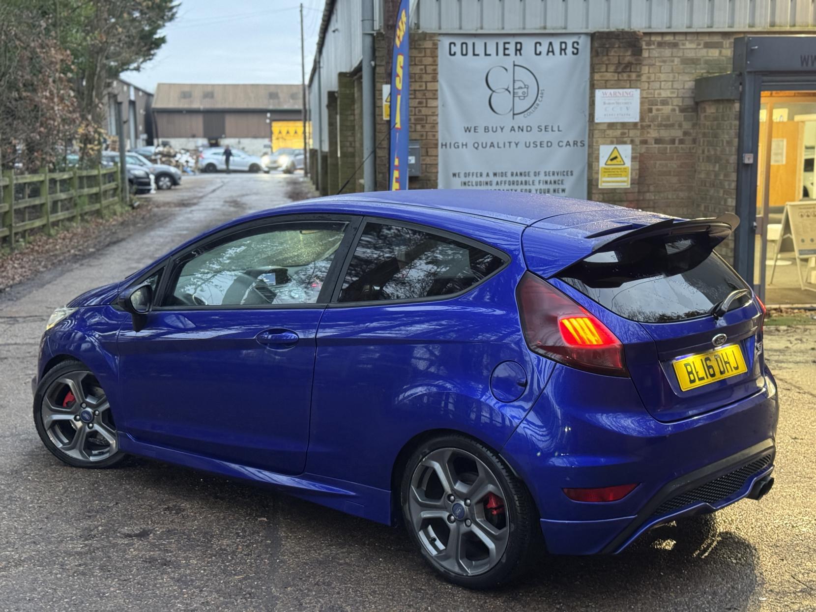 Ford Fiesta 1.6T EcoBoost ST-2 Hatchback 3dr Petrol Manual Euro 6 (182 ps)