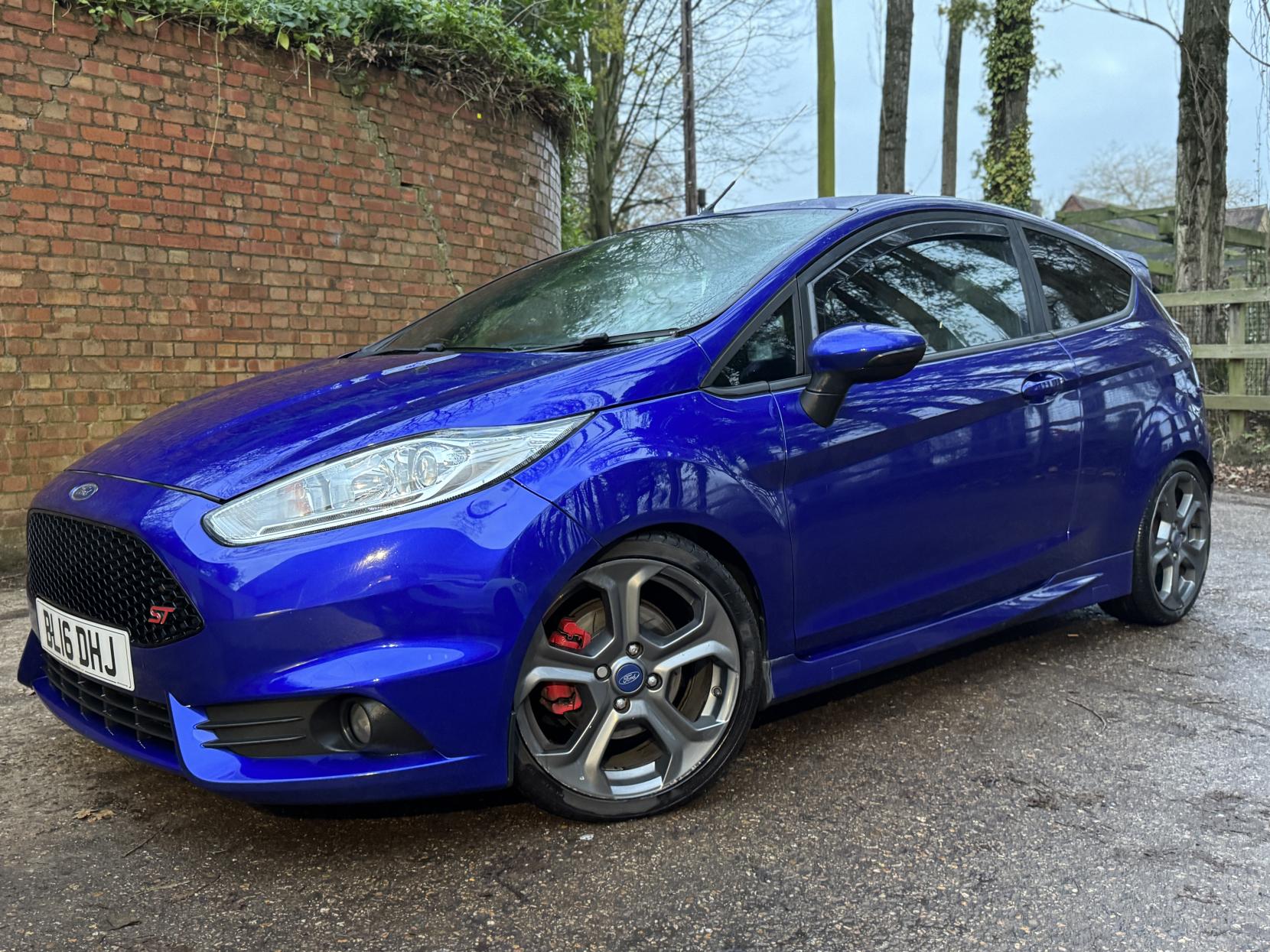 Ford Fiesta 1.6T EcoBoost ST-2 Hatchback 3dr Petrol Manual Euro 6 (182 ps)