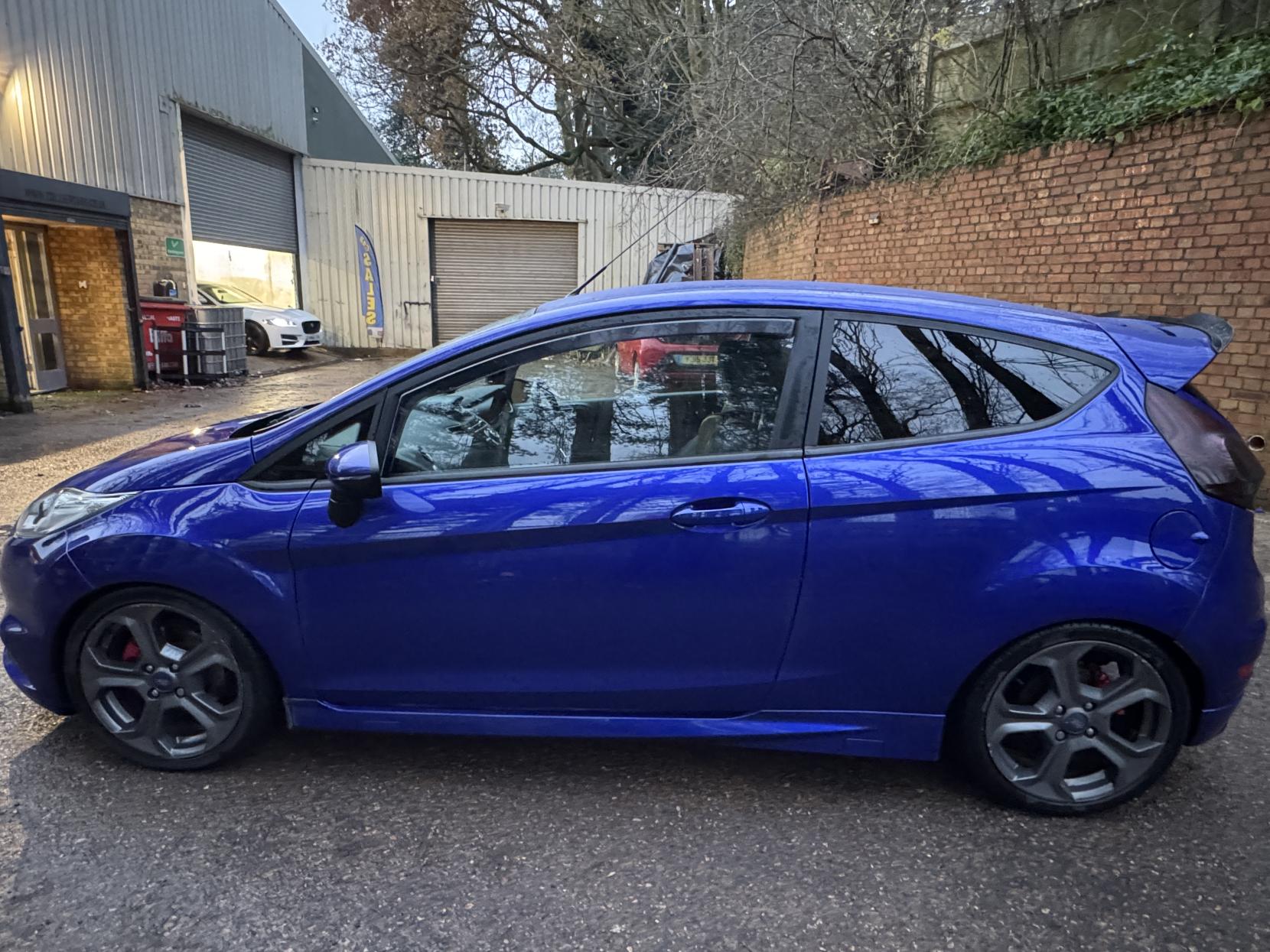 Ford Fiesta 1.6T EcoBoost ST-2 Hatchback 3dr Petrol Manual Euro 6 (182 ps)