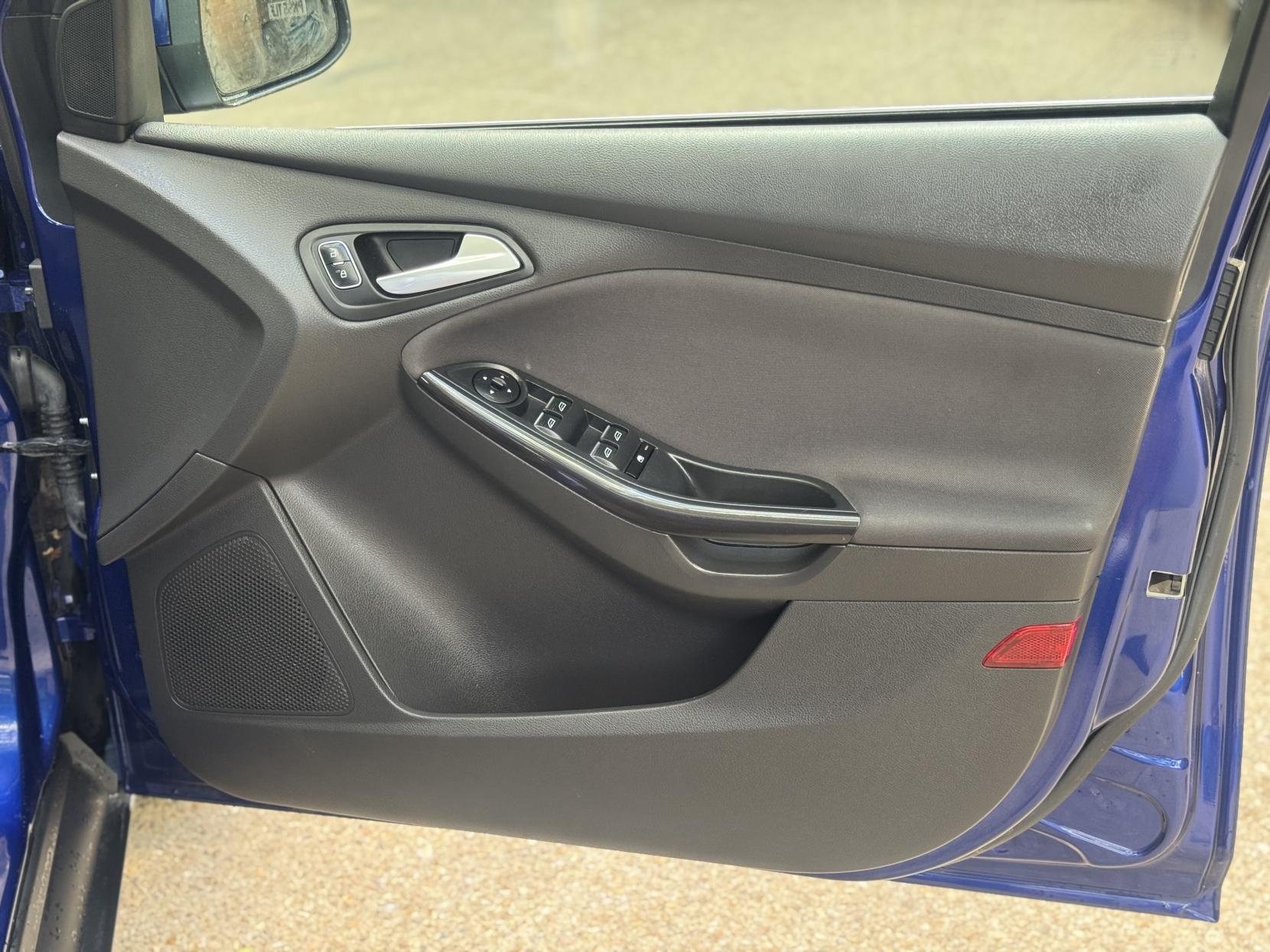 Ford Focus 1.0T EcoBoost Titanium Hatchback 5dr Petrol Manual Euro 6 (s/s) (100 ps)