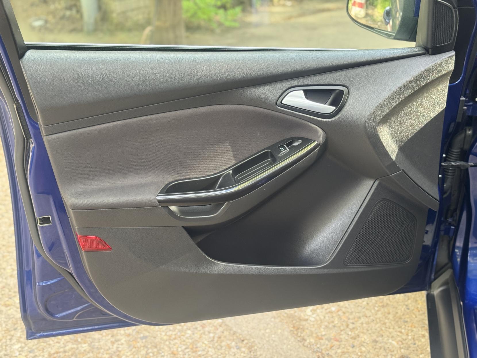 Ford Focus 1.0T EcoBoost Titanium Hatchback 5dr Petrol Manual Euro 6 (s/s) (100 ps)