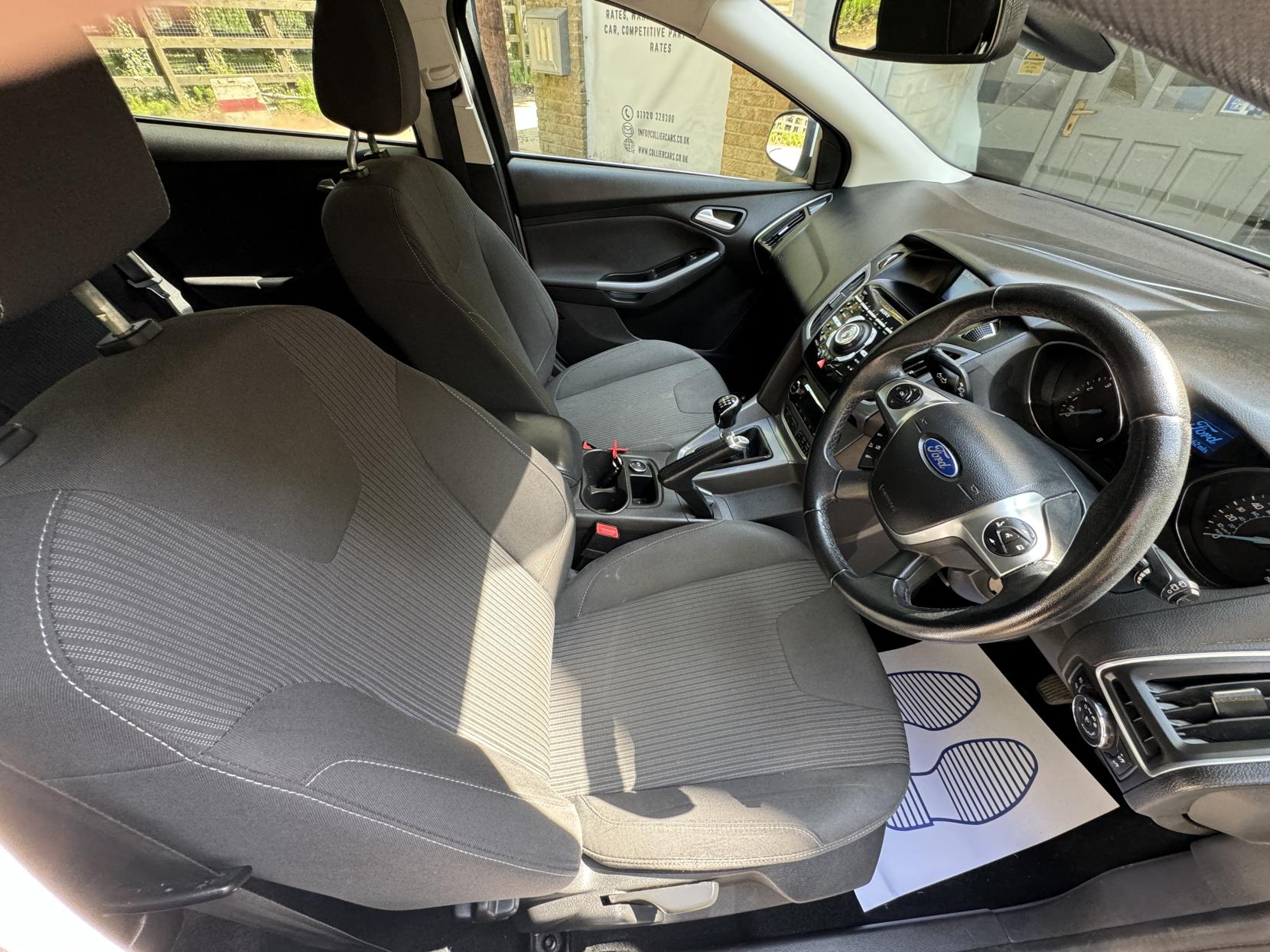 Ford Focus 1.0T EcoBoost Titanium Hatchback 5dr Petrol Manual Euro 5 (s/s) (125 ps)