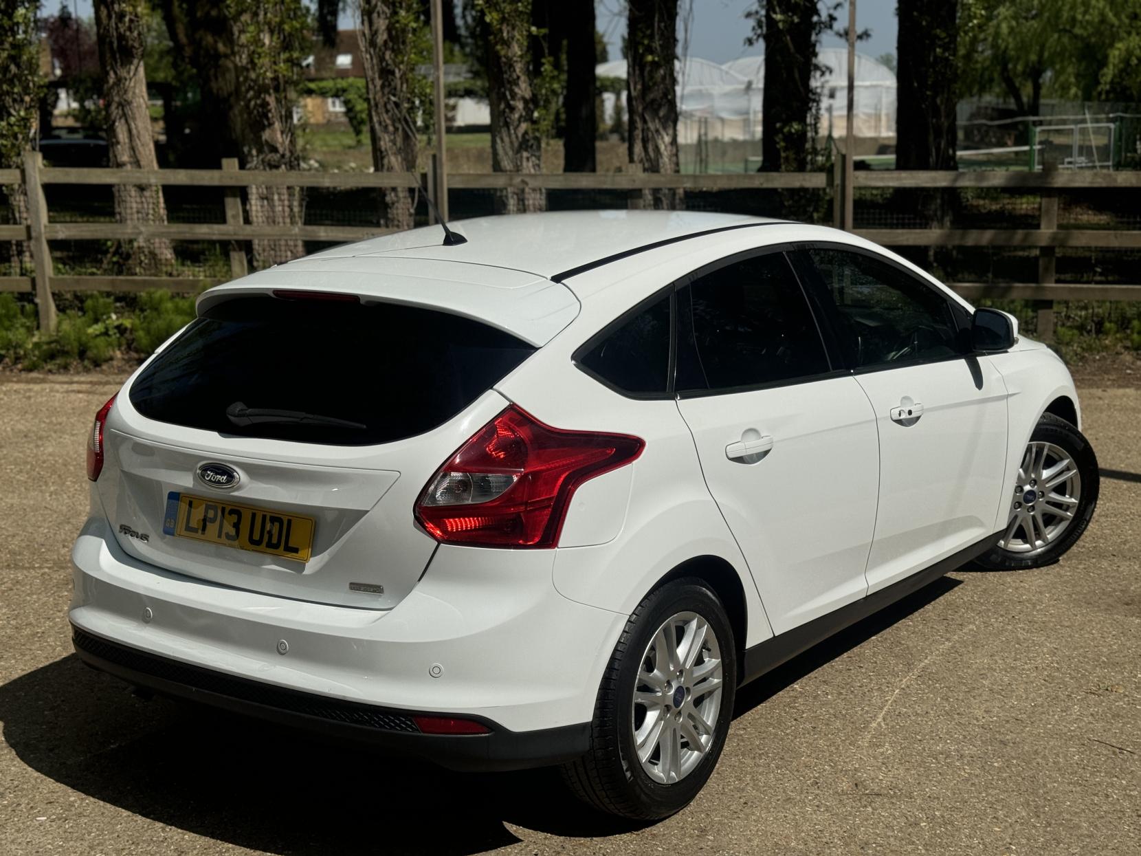 Ford Focus 1.0T EcoBoost Titanium Hatchback 5dr Petrol Manual Euro 5 (s/s) (125 ps)