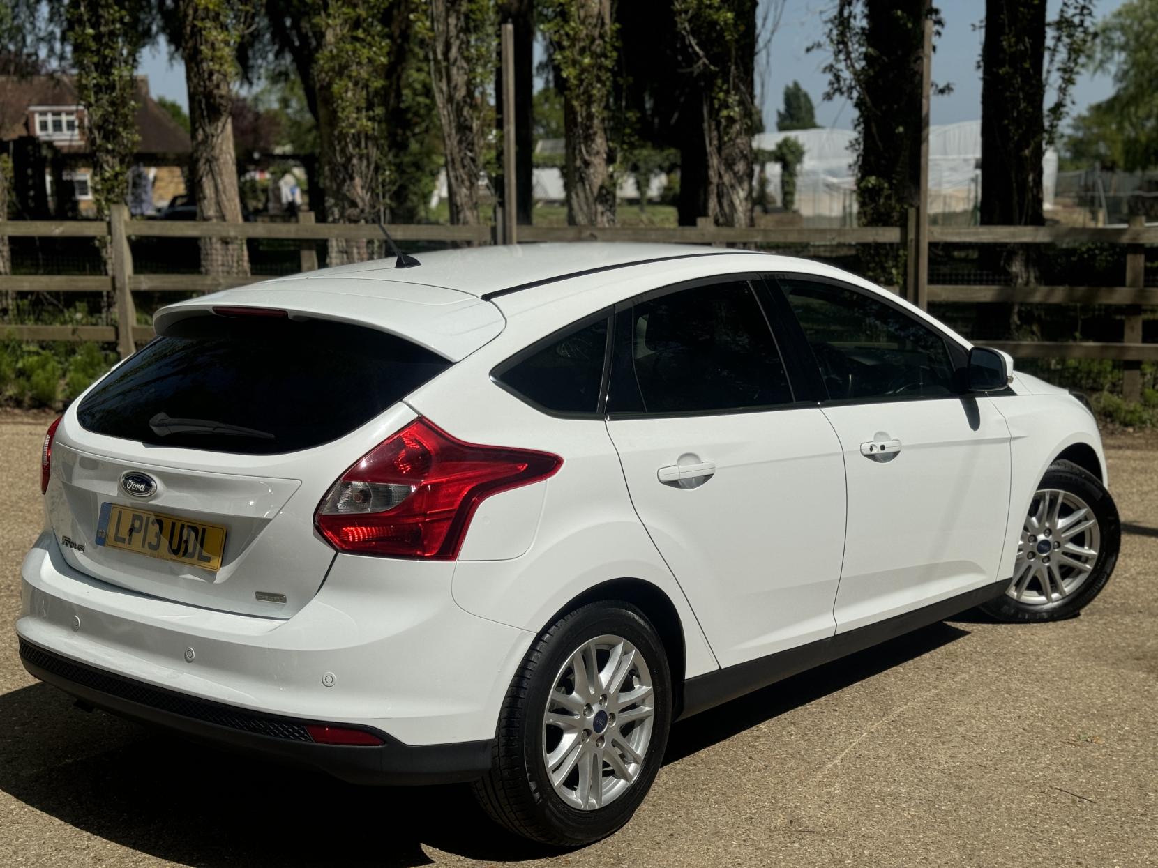 Ford Focus 1.0T EcoBoost Titanium Hatchback 5dr Petrol Manual Euro 5 (s/s) (125 ps)