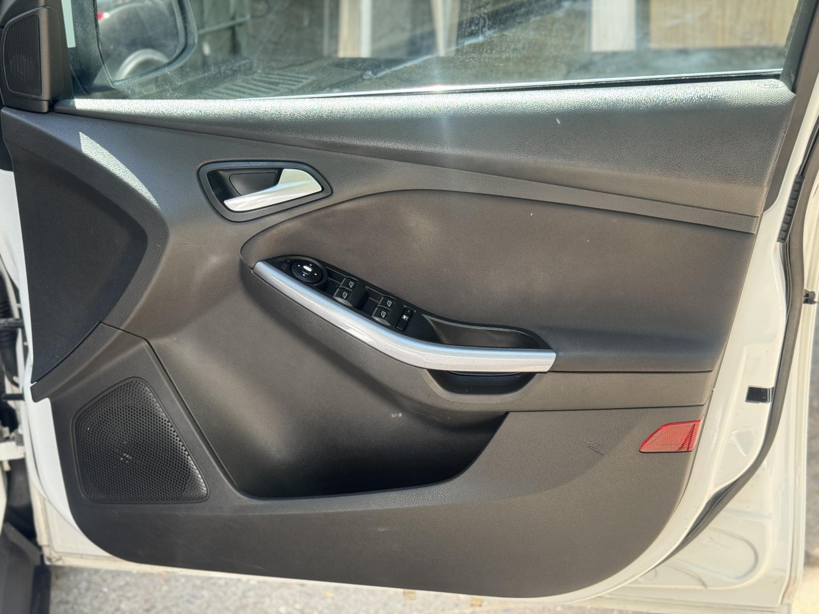 Ford Focus 1.0T EcoBoost Titanium Hatchback 5dr Petrol Manual Euro 5 (s/s) (125 ps)
