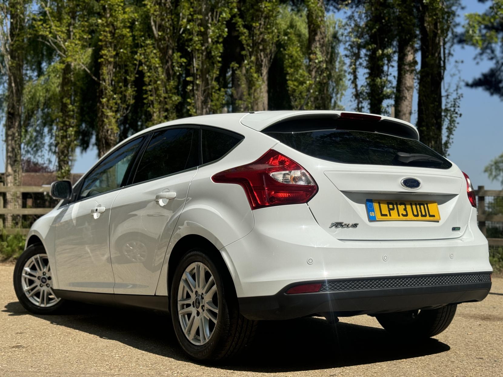 Ford Focus 1.0T EcoBoost Titanium Hatchback 5dr Petrol Manual Euro 5 (s/s) (125 ps)