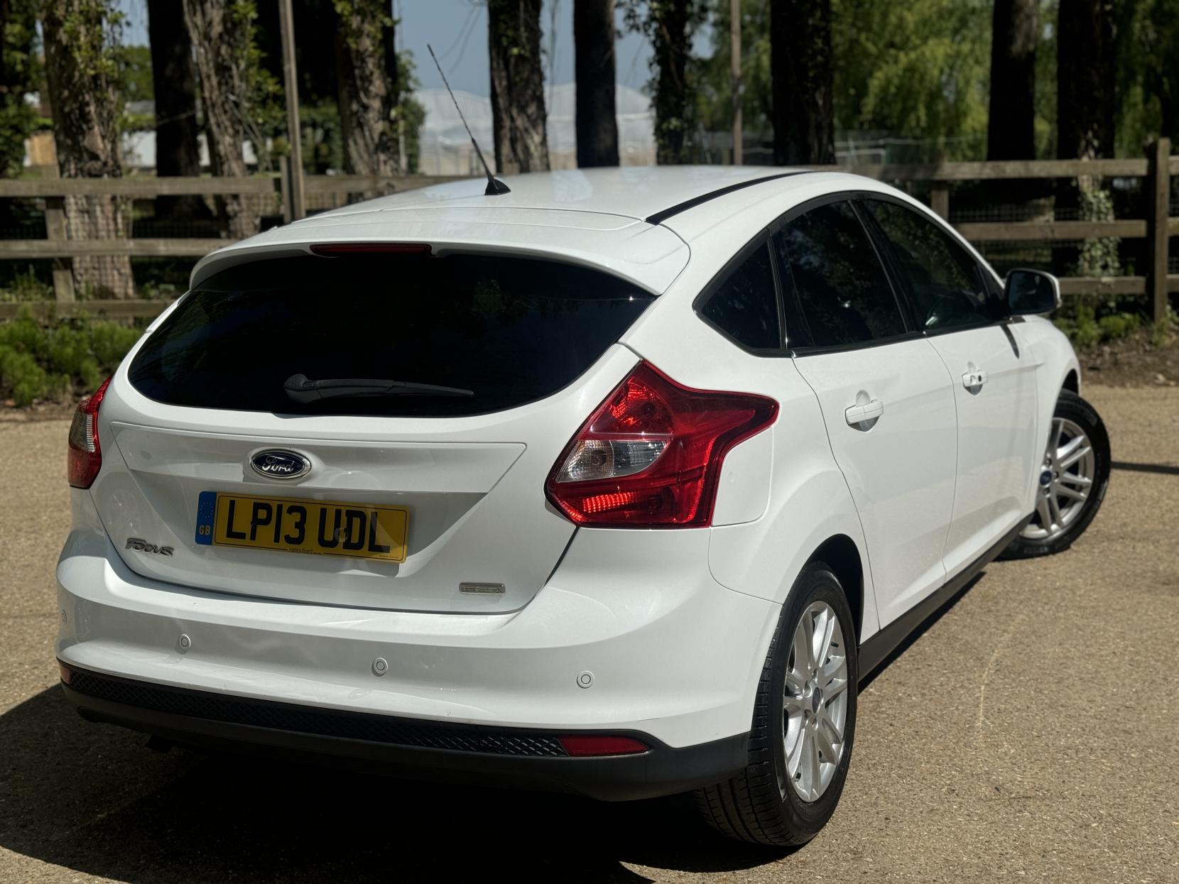 Ford Focus 1.0T EcoBoost Titanium Hatchback 5dr Petrol Manual Euro 5 (s/s) (125 ps)