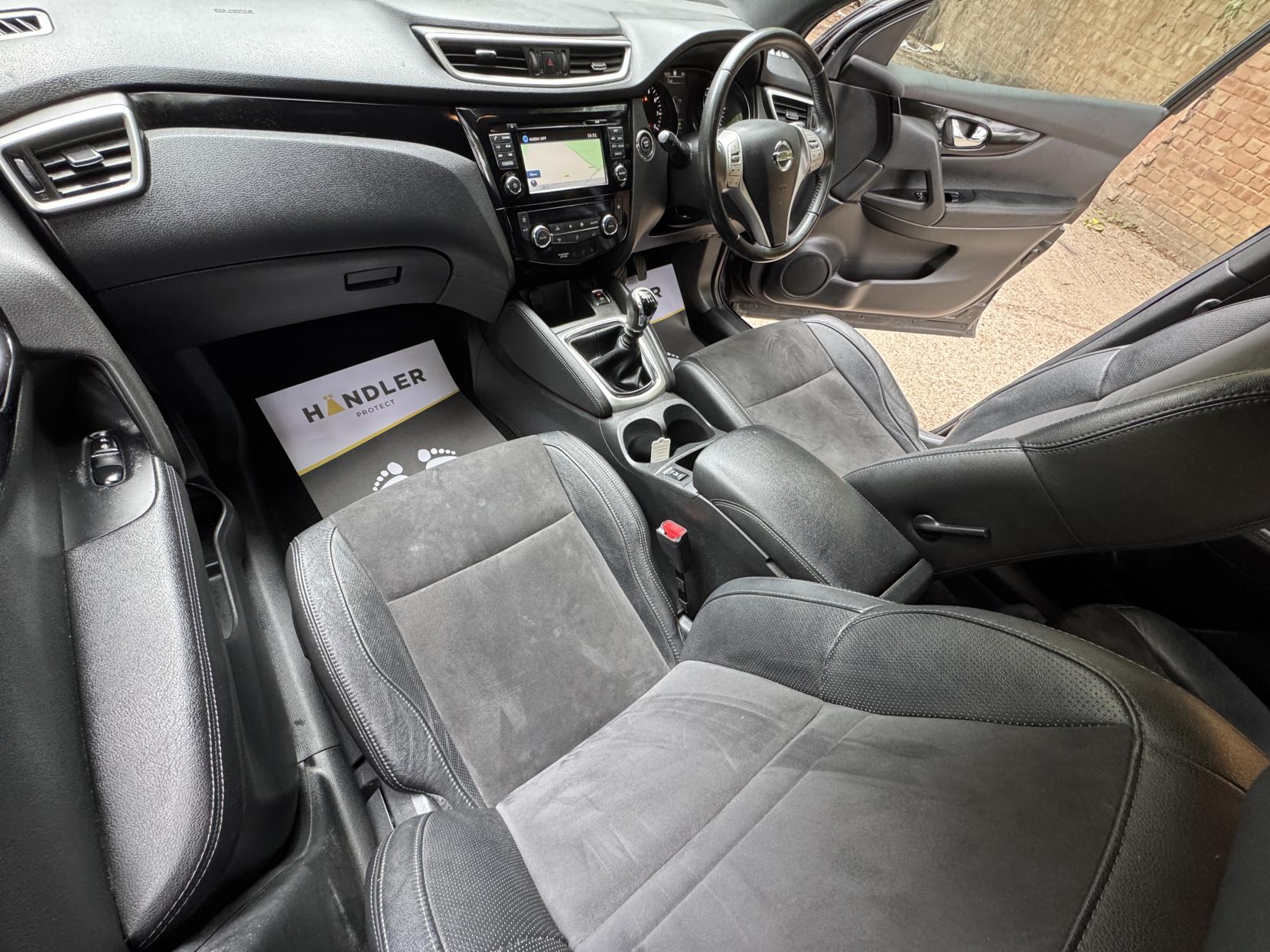 Nissan Qashqai 1.2 DIG-T N-Vision SUV 5dr Petrol Manual 2WD Euro 6 (s/s) (115 ps)