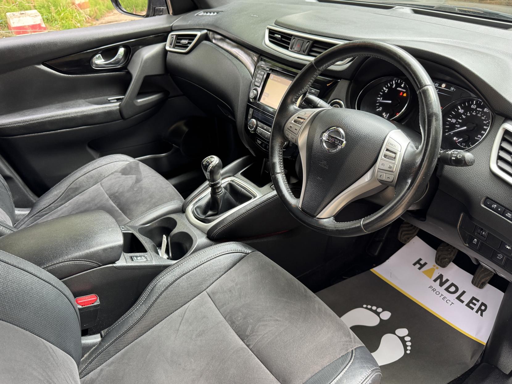 Nissan Qashqai 1.2 DIG-T N-Vision SUV 5dr Petrol Manual 2WD Euro 6 (s/s) (115 ps)