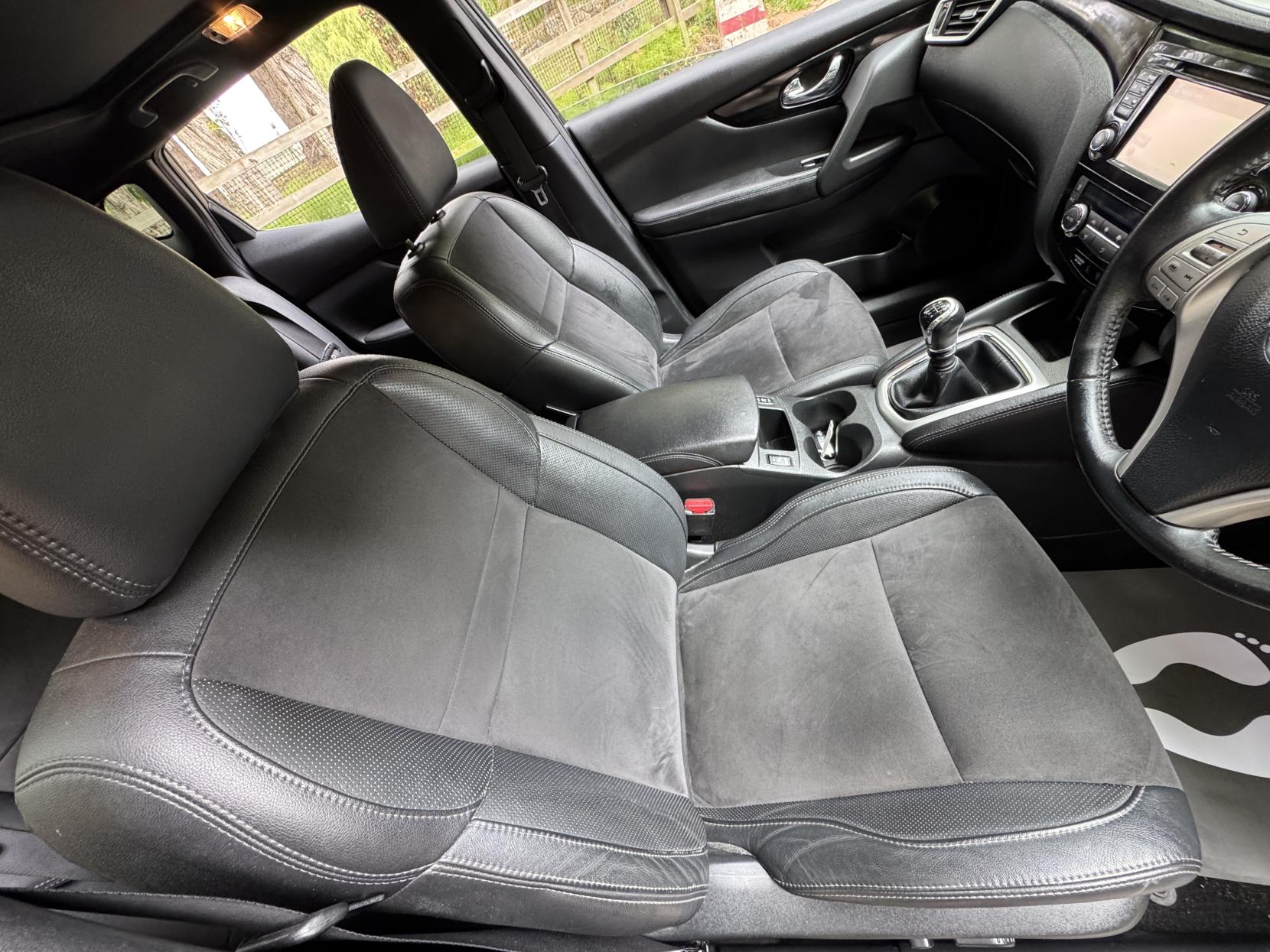 Nissan Qashqai 1.2 DIG-T N-Vision SUV 5dr Petrol Manual 2WD Euro 6 (s/s) (115 ps)