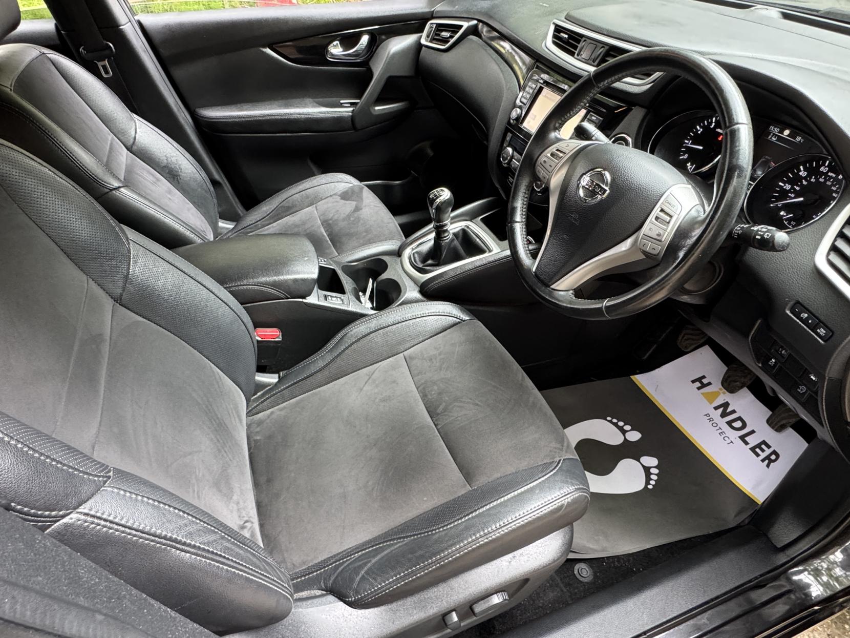 Nissan Qashqai 1.2 DIG-T N-Vision SUV 5dr Petrol Manual 2WD Euro 6 (s/s) (115 ps)
